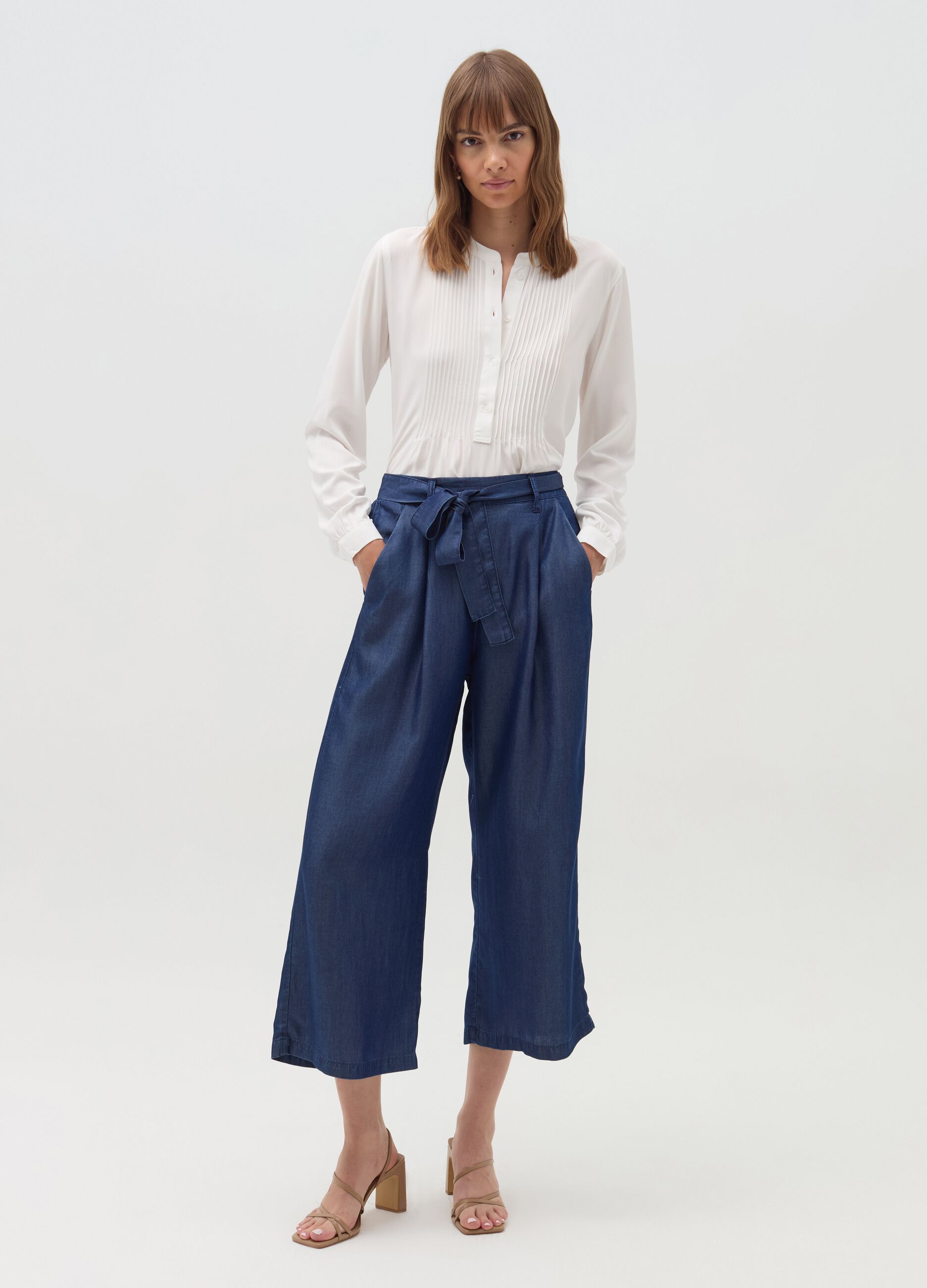 Denim-effect fluid trousers with belt