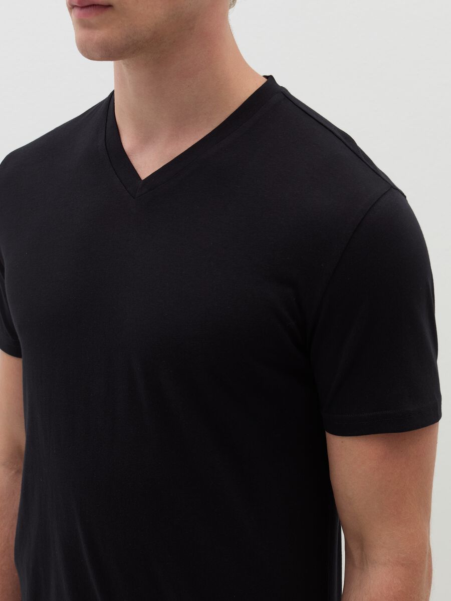 Three-pack undershirts with V neck_1