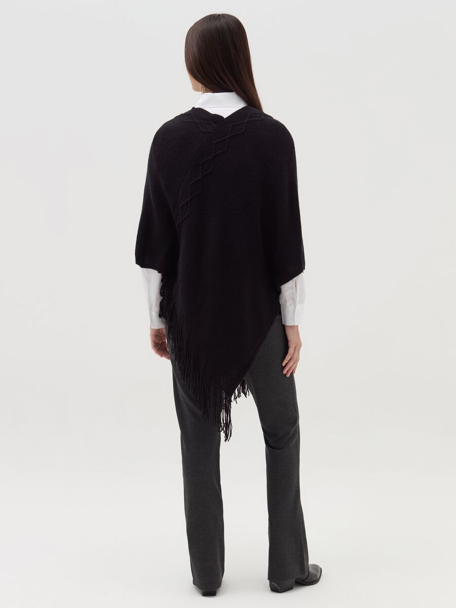 Poncho with diamond design and fringing_5