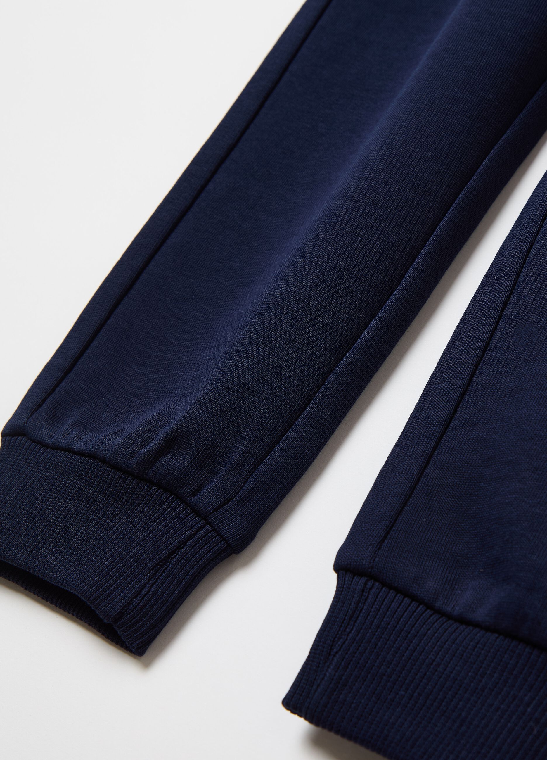 Fleece joggers with pockets and drawstring