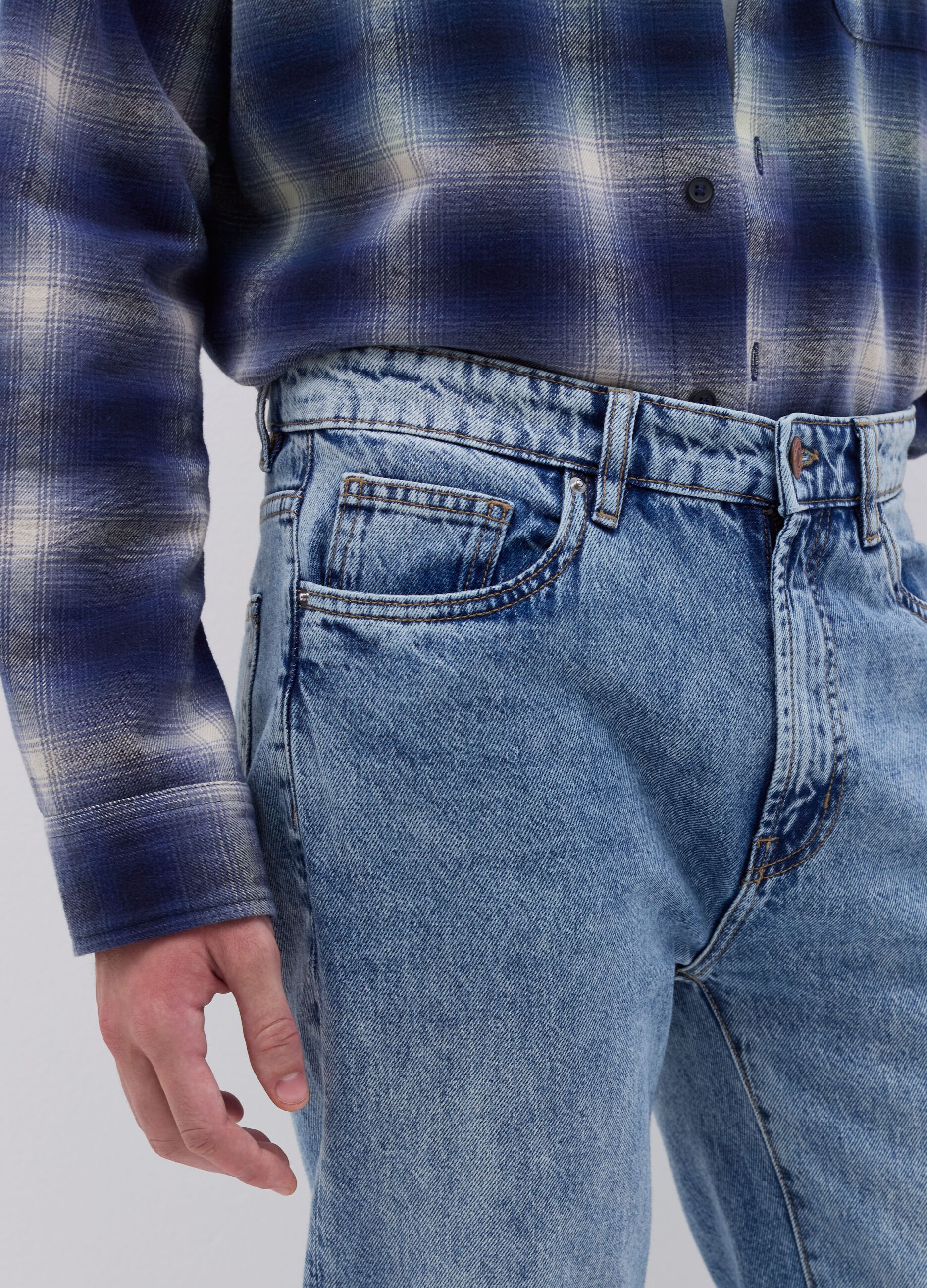 Five-pocket,straight-fit jeans