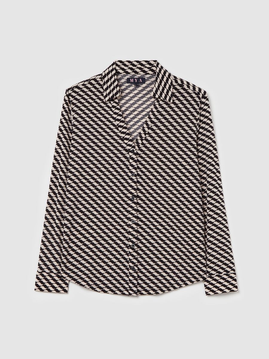 Curvy shirt with optical pattern_4