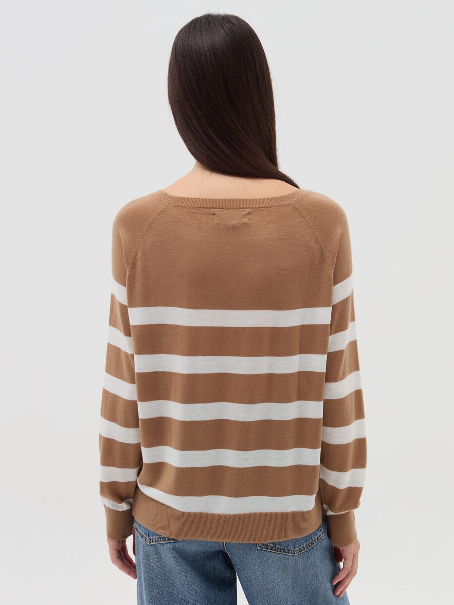 Striped top with raglan sleeves_2