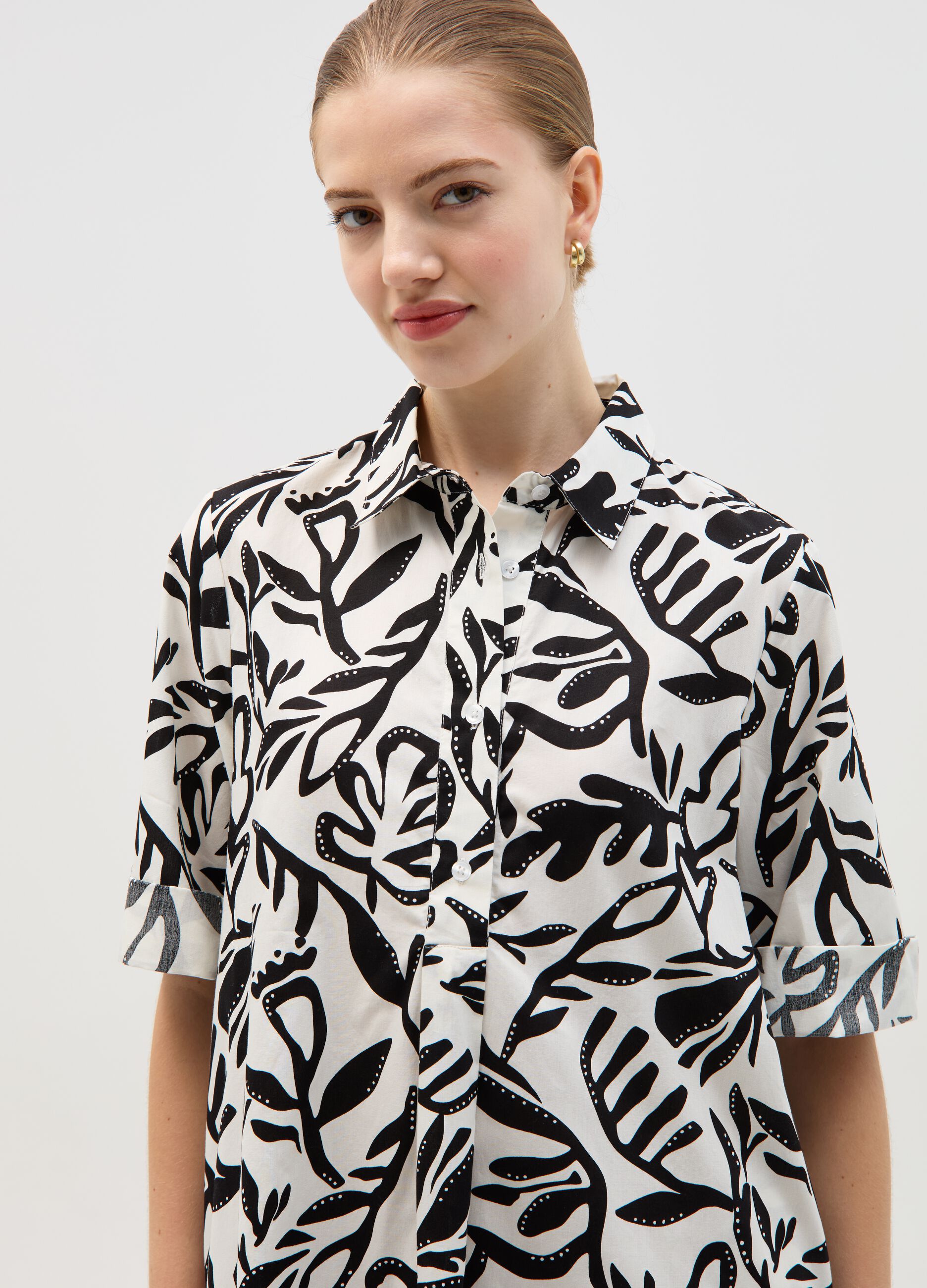 Short shirt dress with pattern