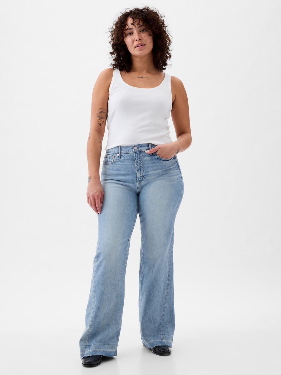 Flare-fit high-waist jeans with raw edging_4