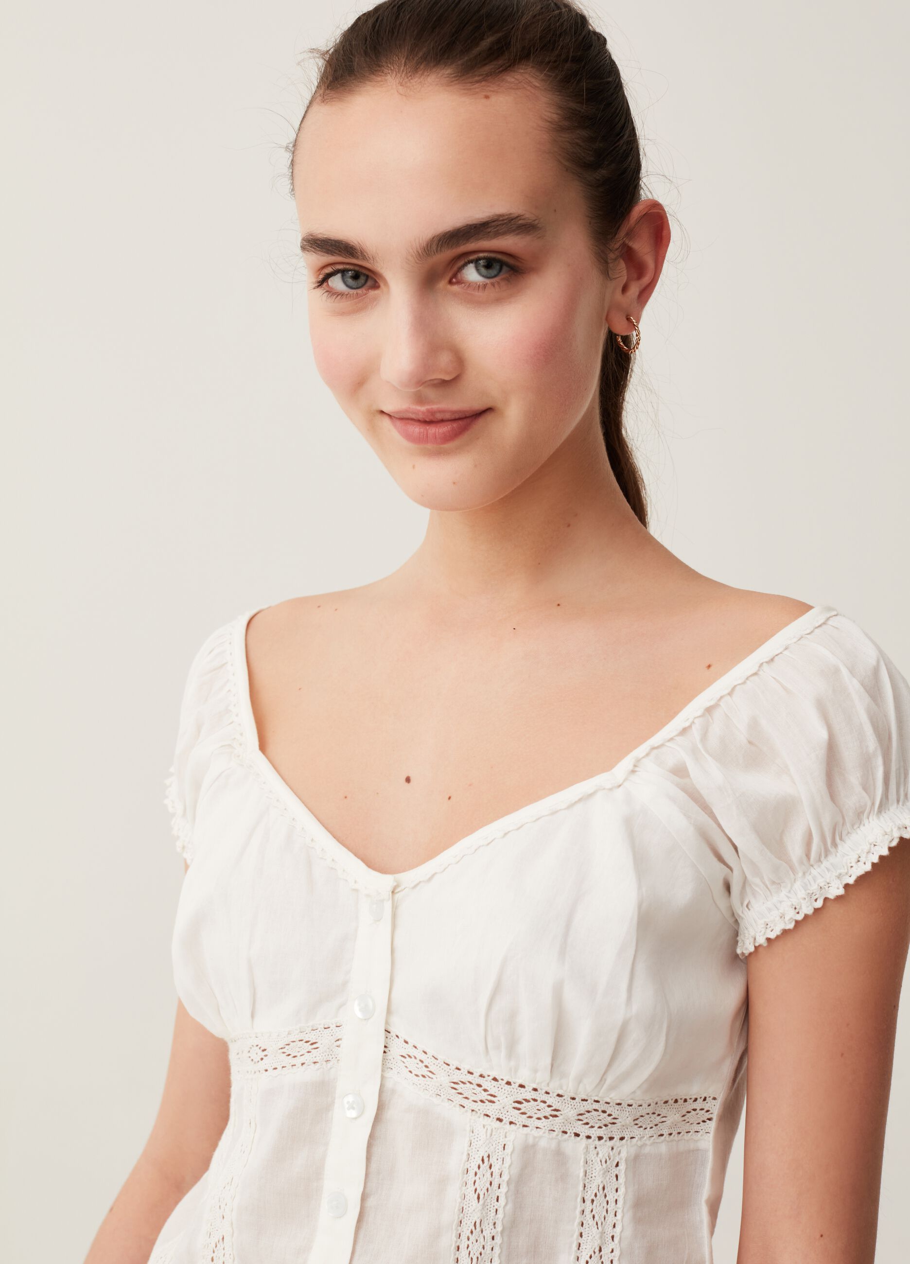 Crop blouse with lace