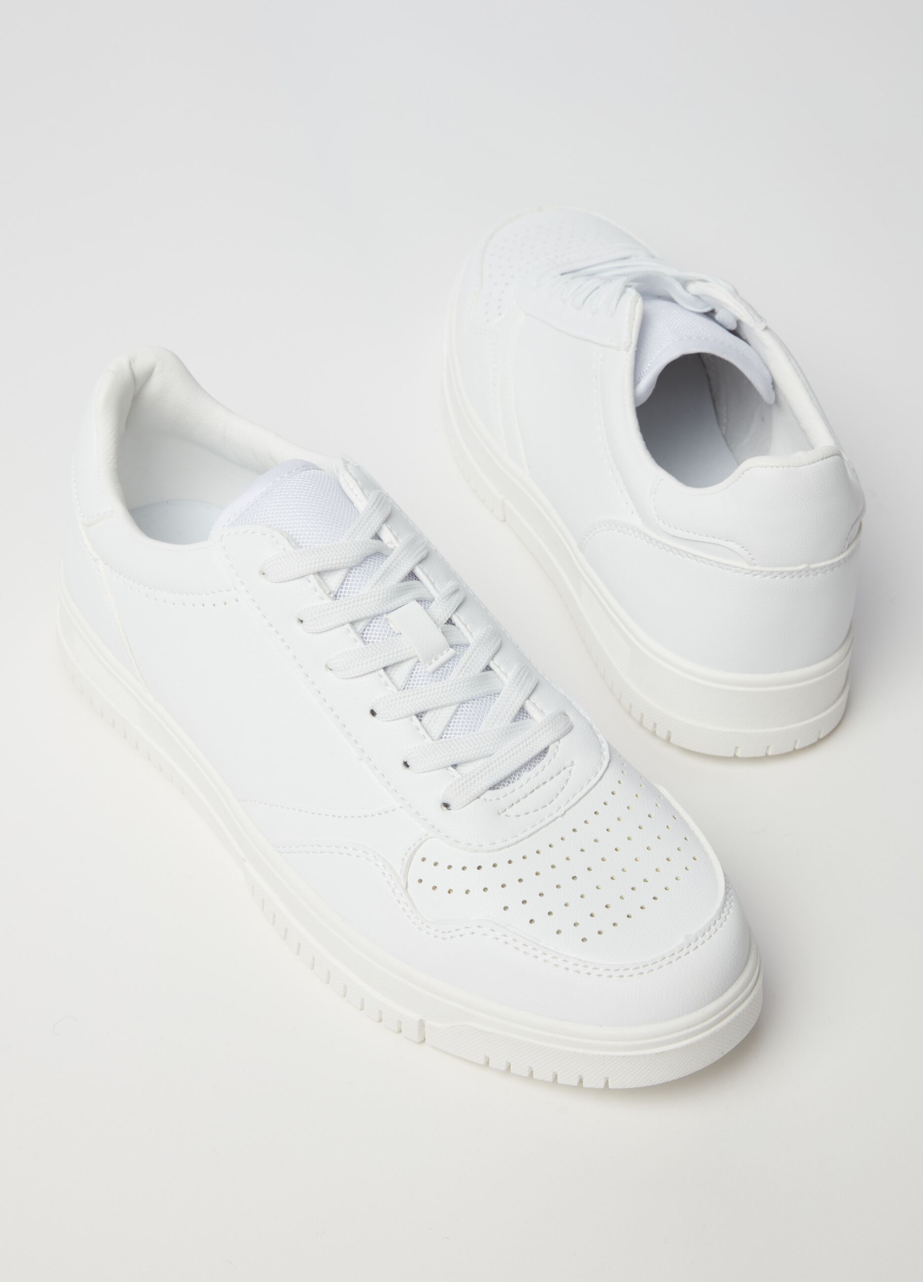 Solid colour lace-up sneakers