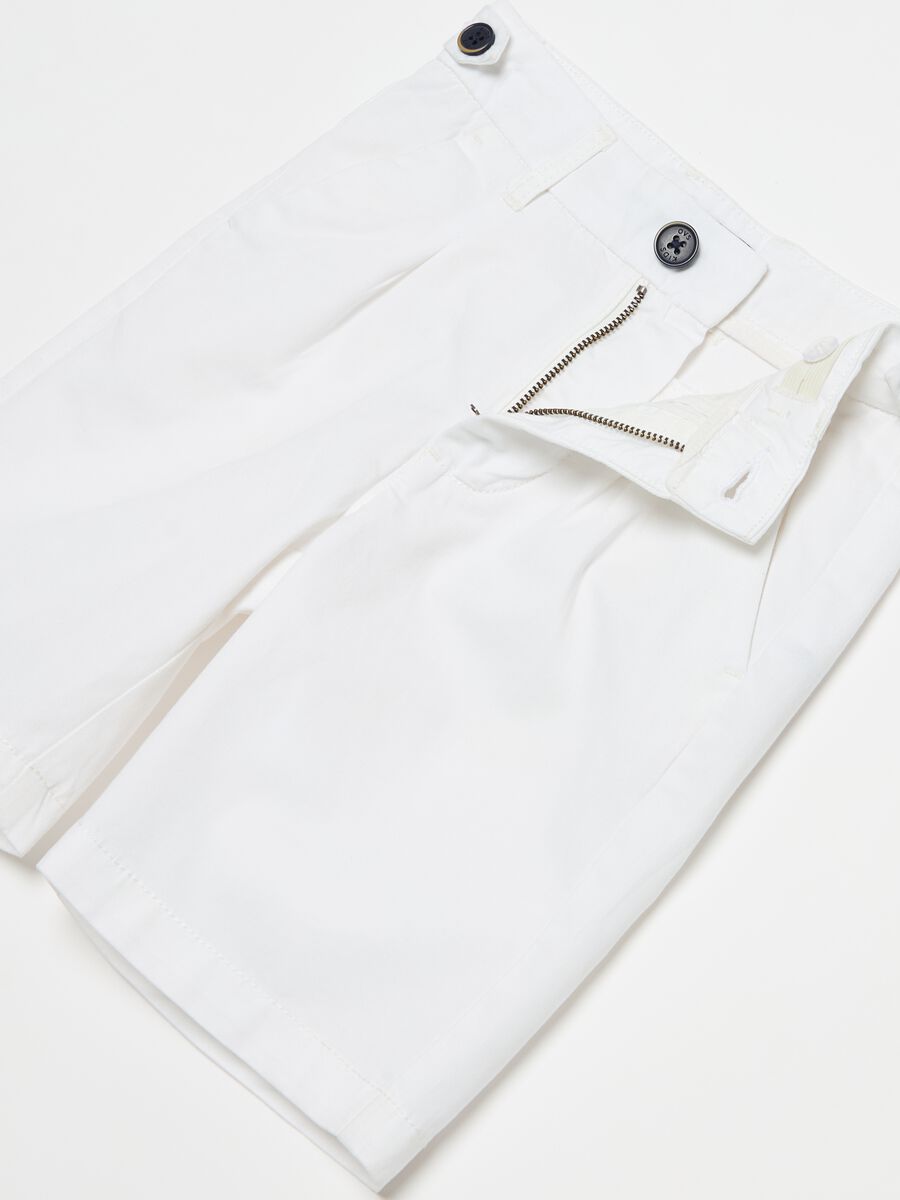 Chino Bermuda shorts in cotton and linen_2