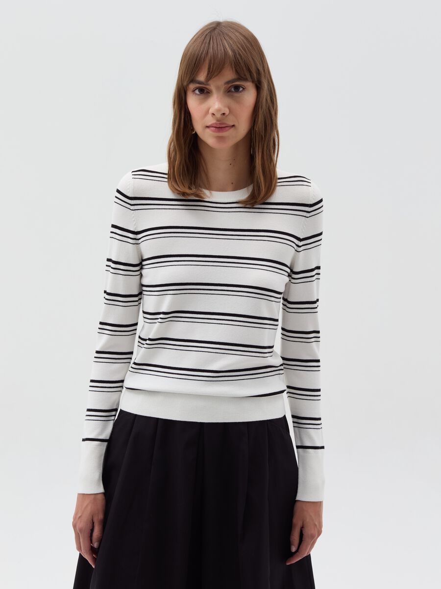 Long-sleeved striped knit shirt_1