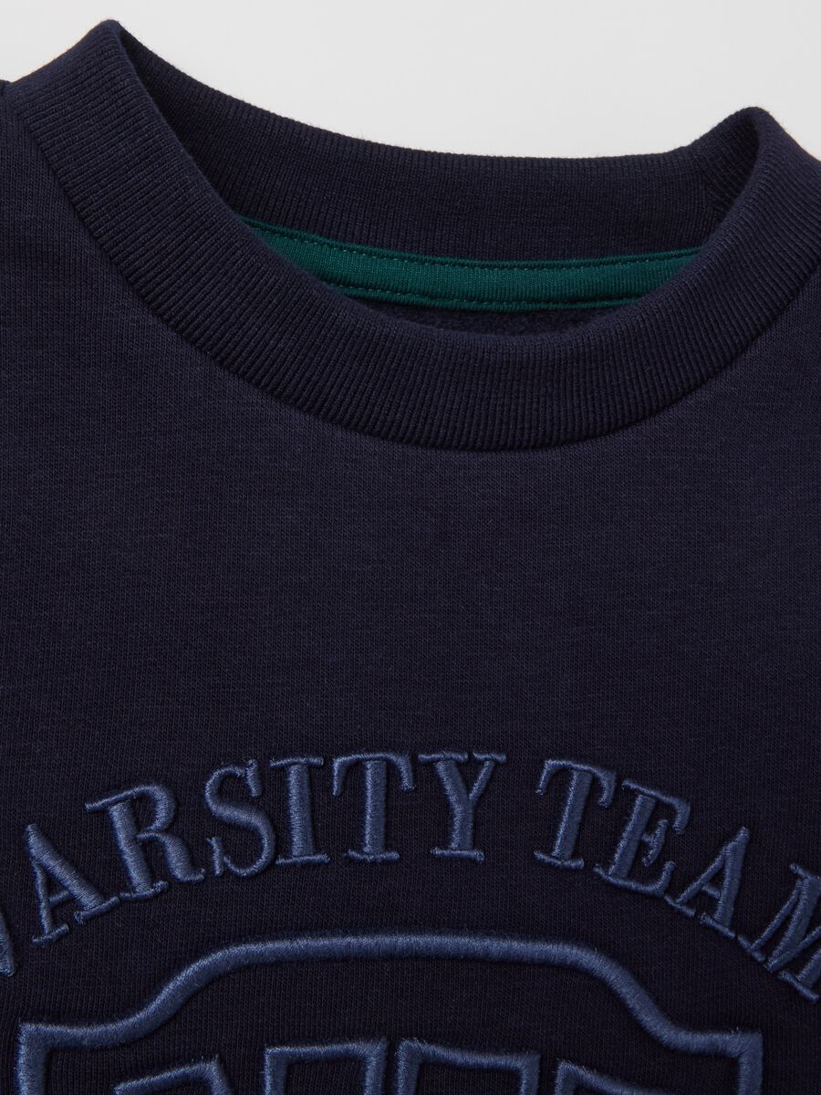 Sweatshirt with "Varsity Team” embroidery_3