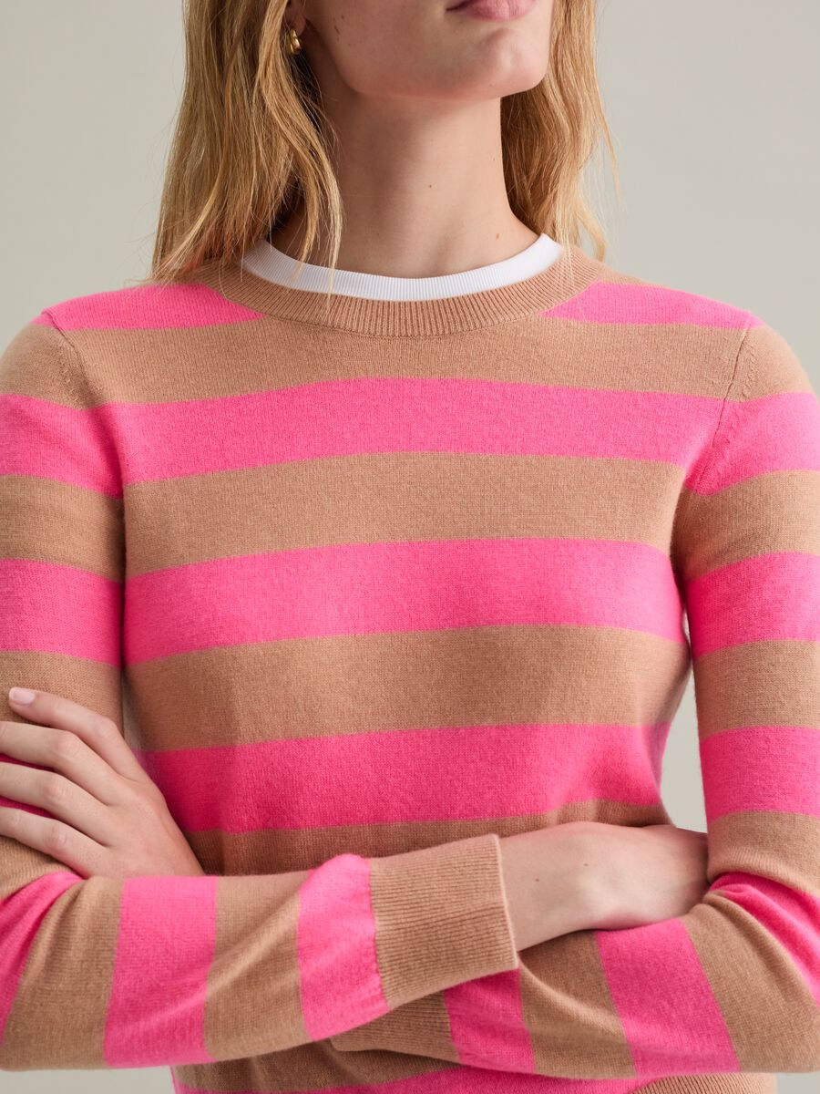 Pullover with round neck in striped wool_3