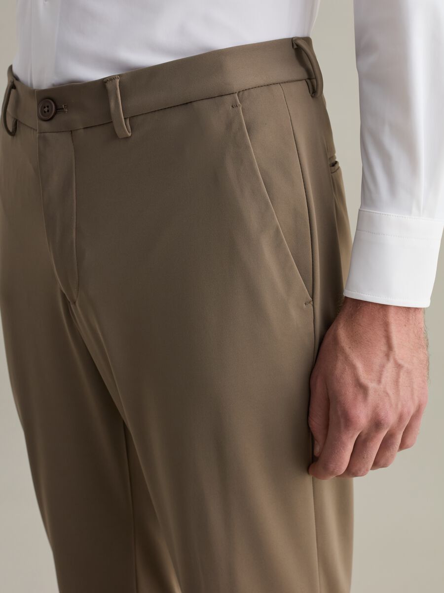 Contemporary chino trousers in technical fabric_3