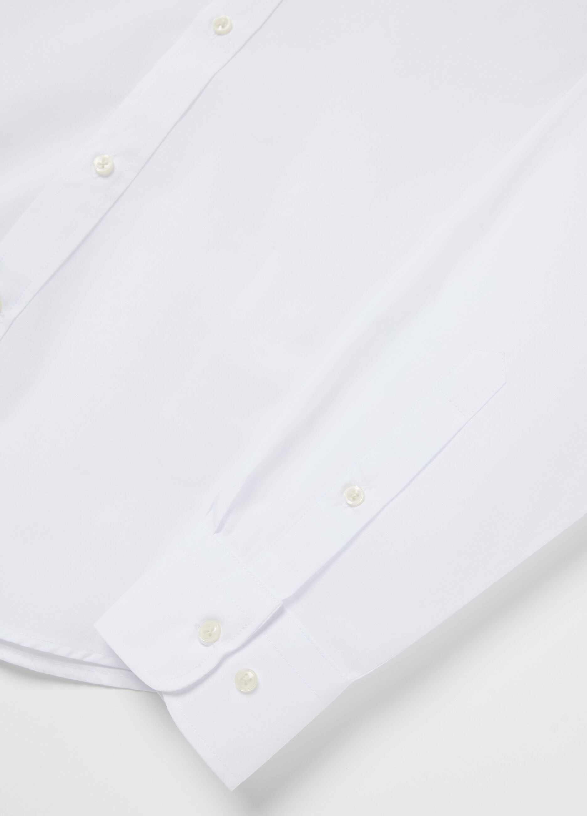 Slim-fit shirt with button-down collar