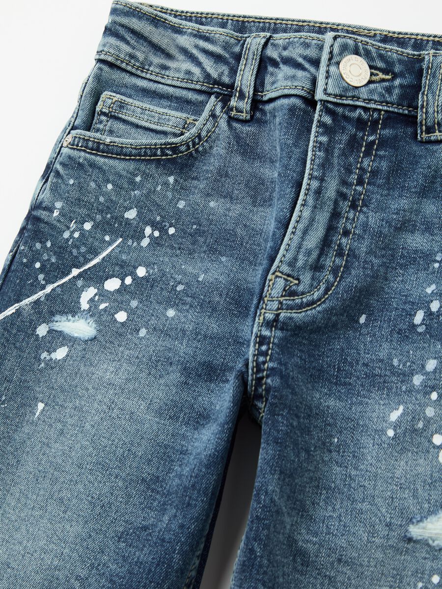 Five-pocket jeans with abrasions_2