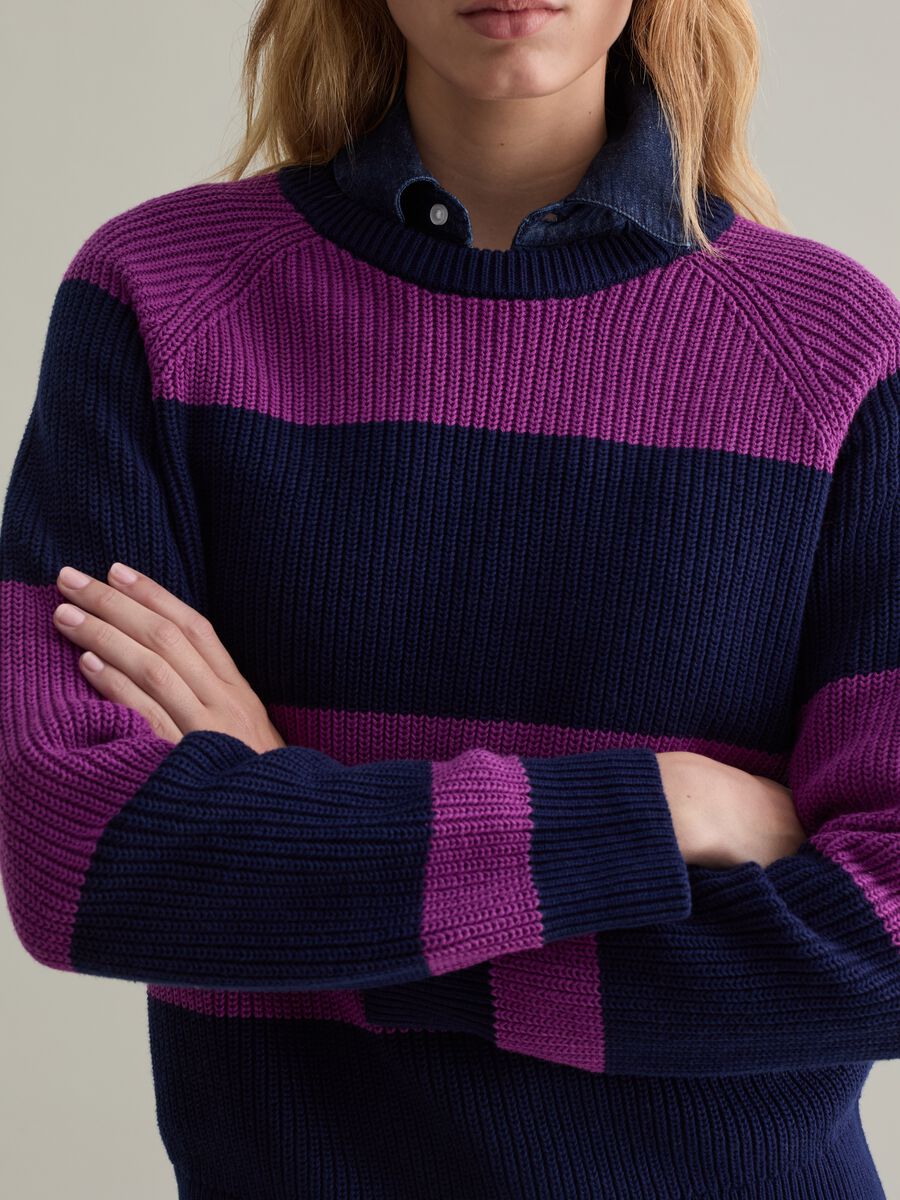 Striped pullover with raglan sleeves_3