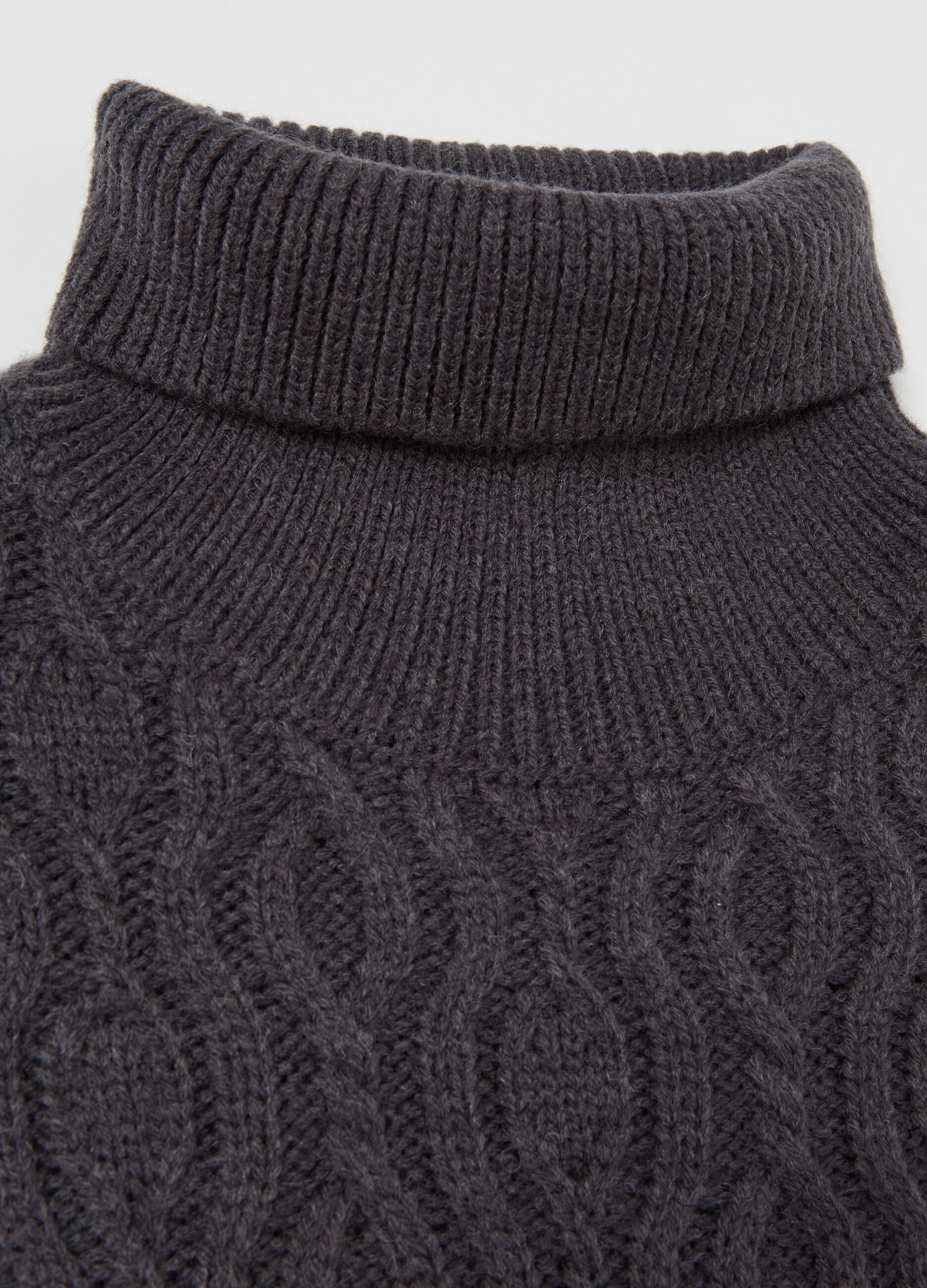 High-neck pullover with wavy design