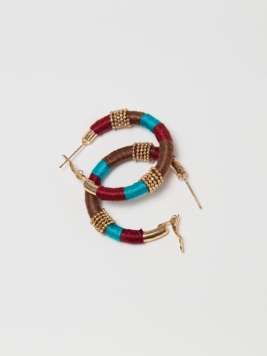 Hoop earrings with multicoloured thread_1