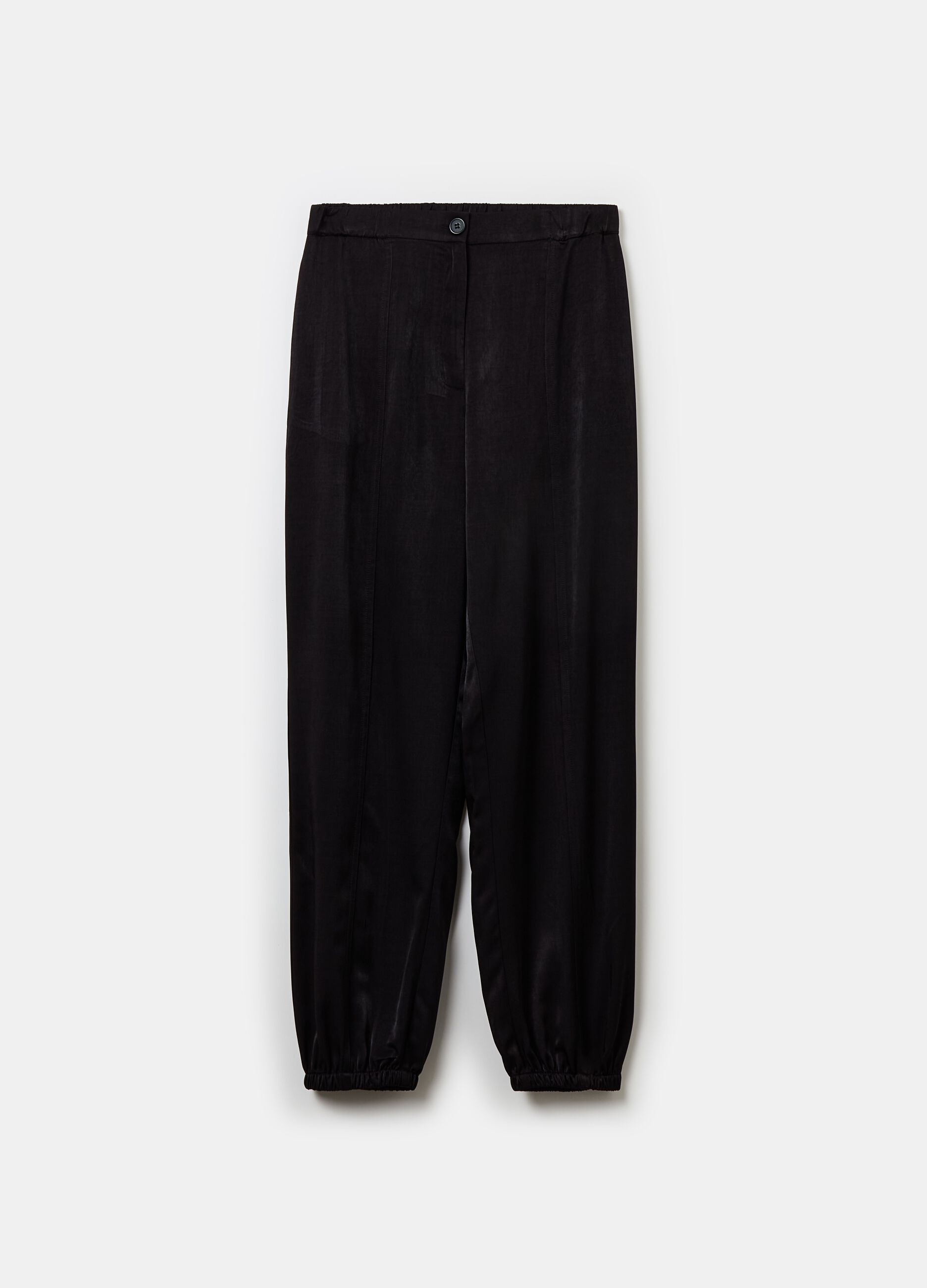 Pull-on trousers with raised stitching