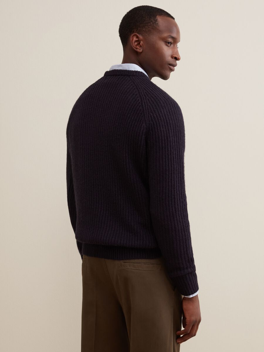 Ribbed pullover with raglan sleeves_2