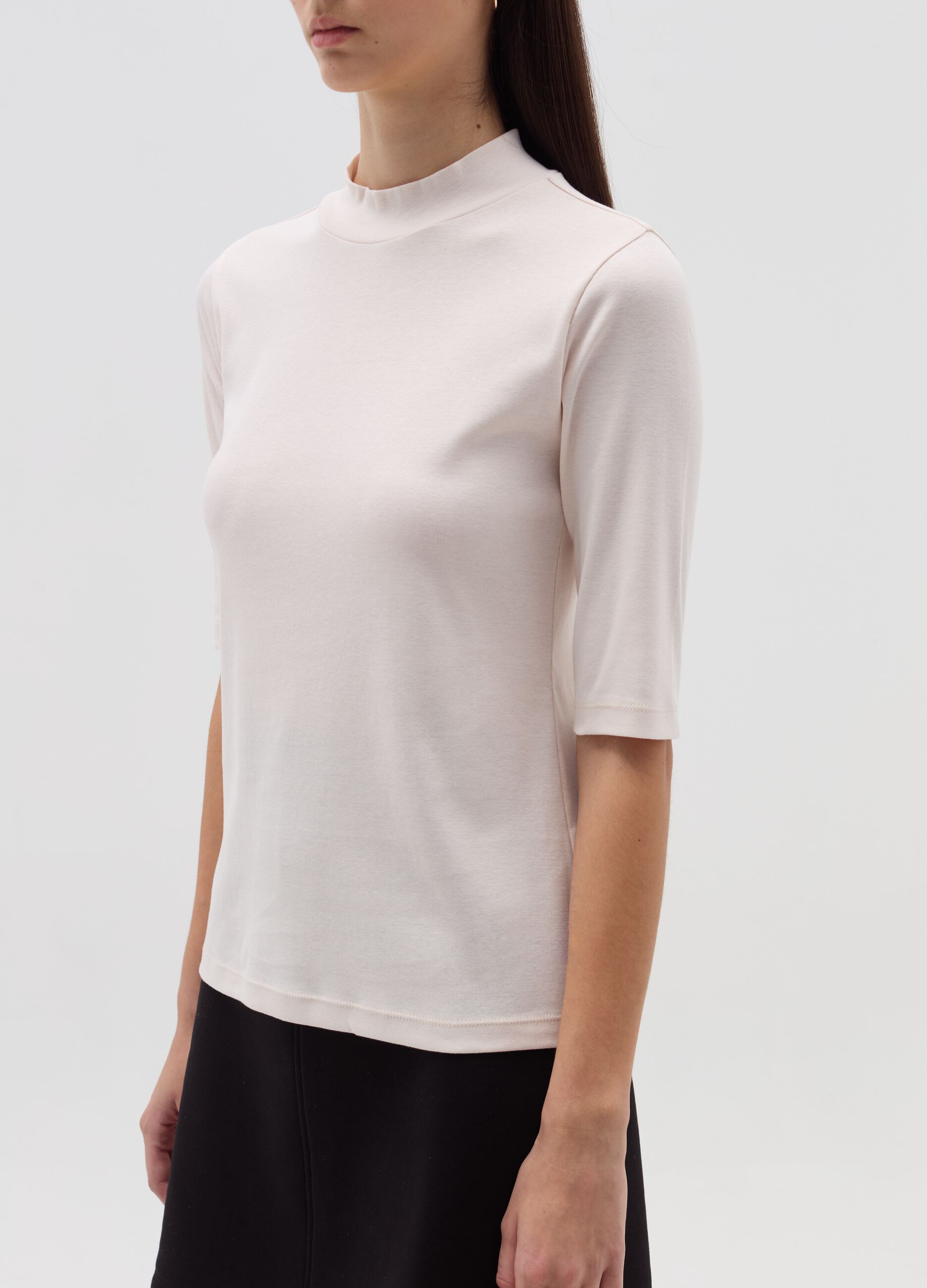 T-shirt mock neck con maniche al gomito