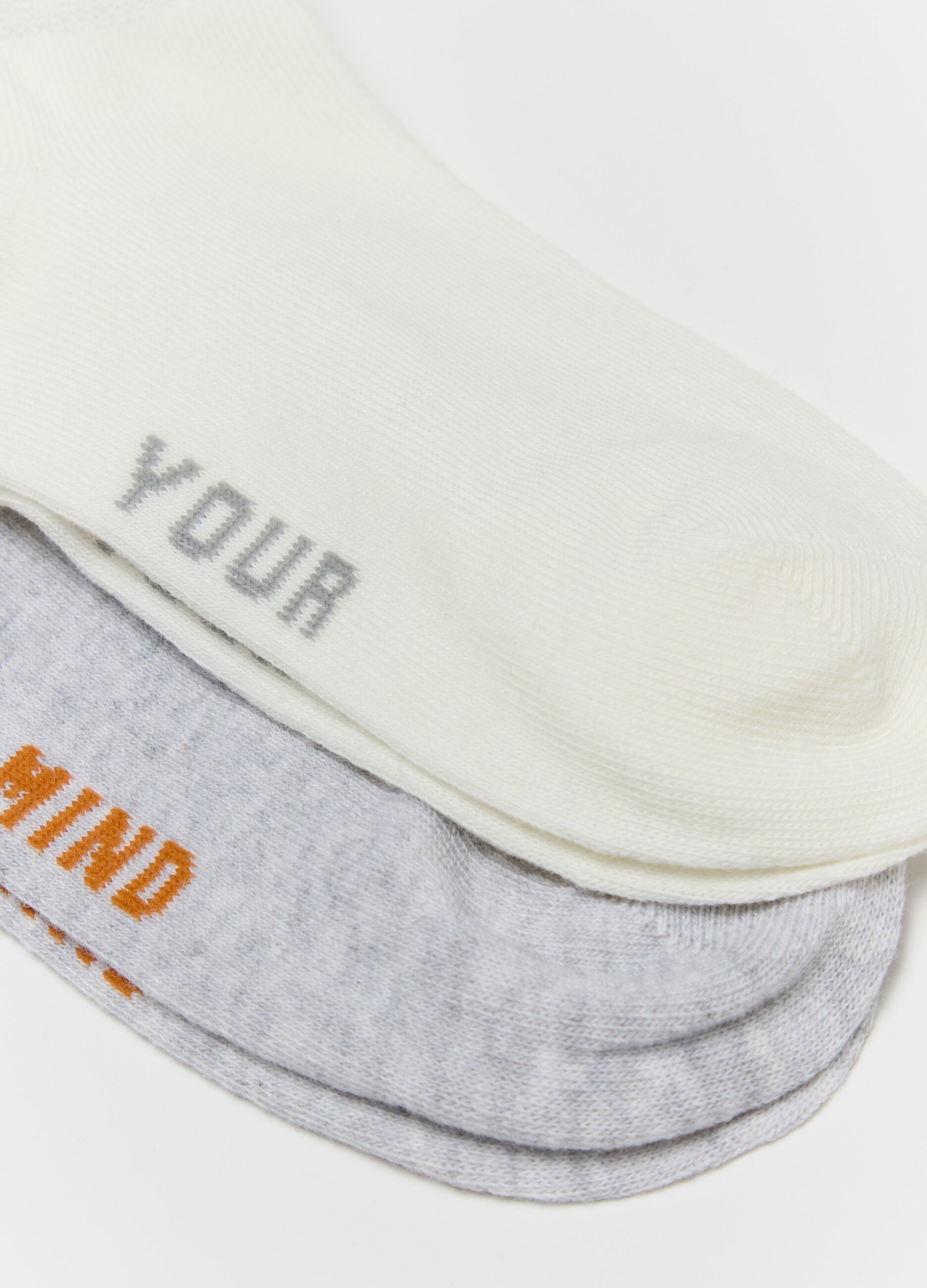 Three-pair pack shoe liners with lettering