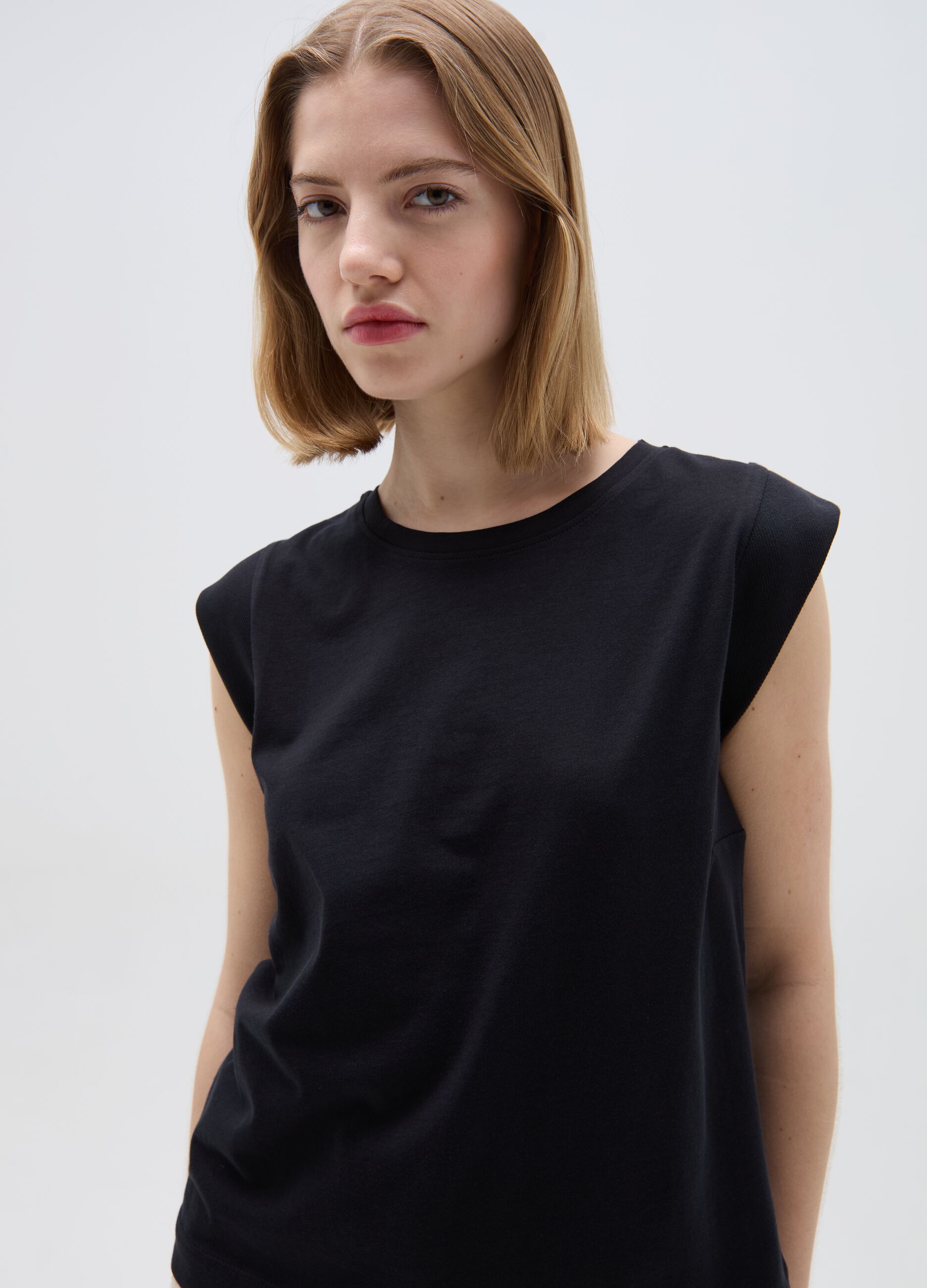 Relaxed-fit sleeveless T-shirt