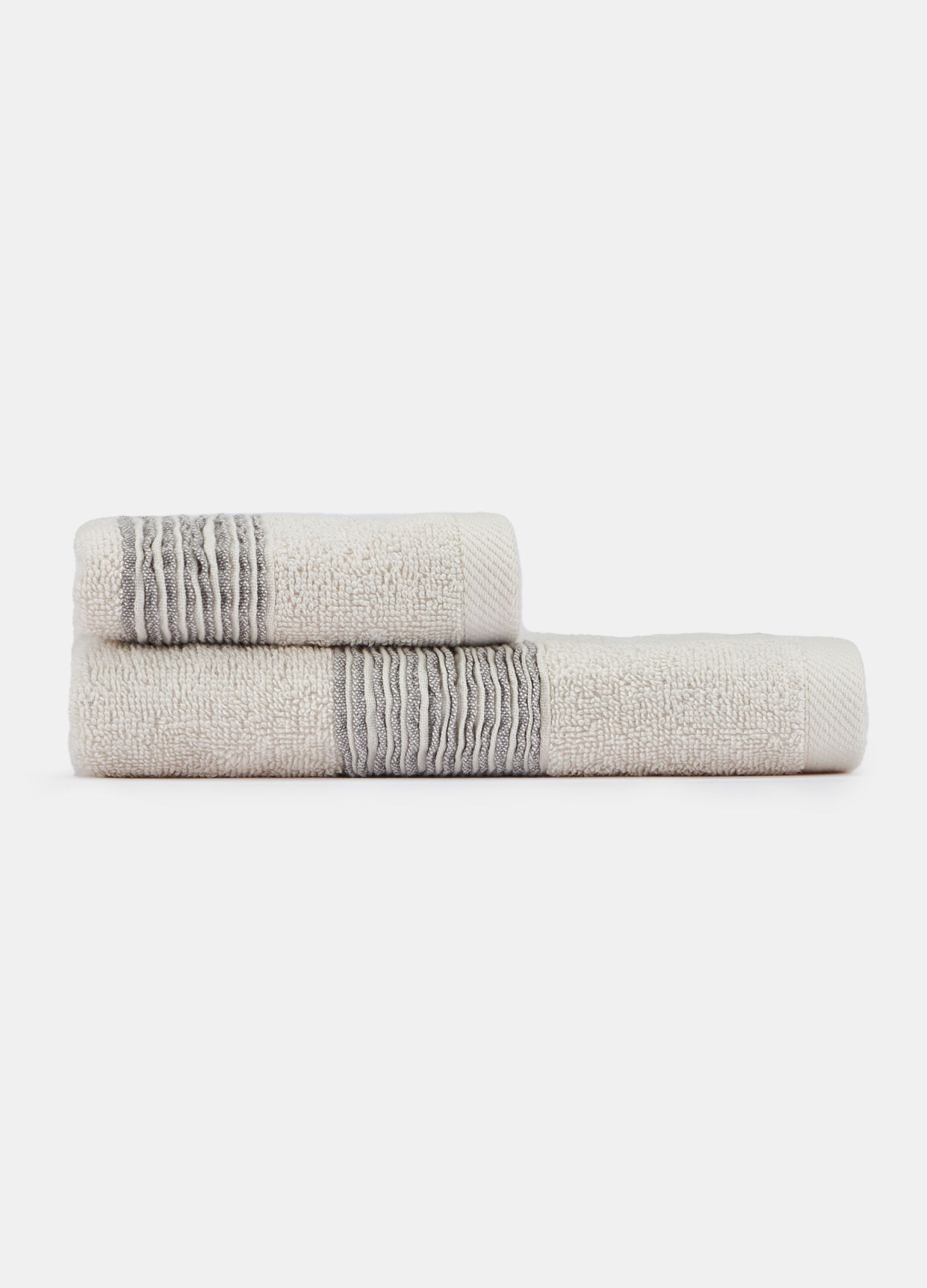 Striped guest towel in 100% cotton