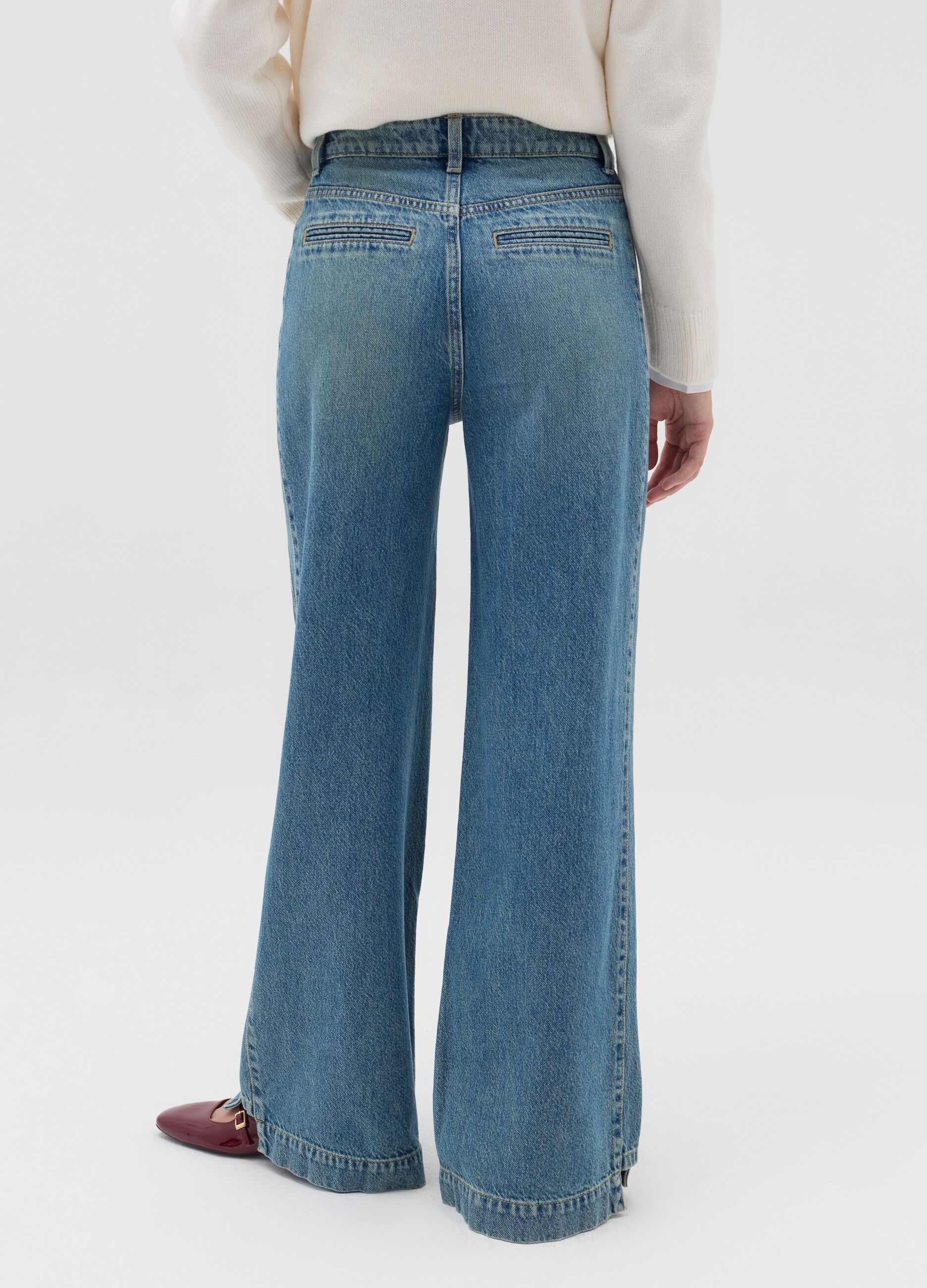 Wide-leg jeans with pockets