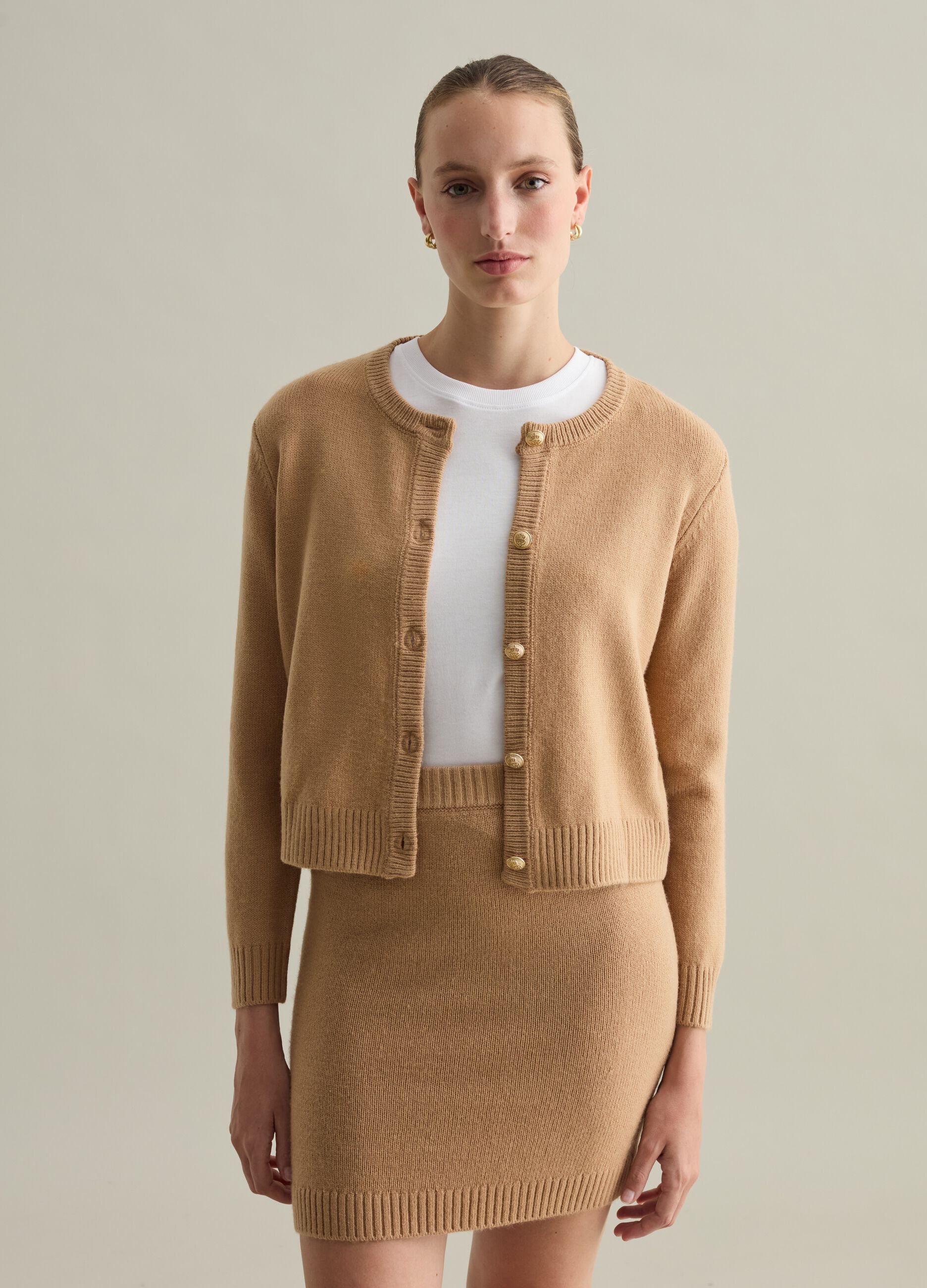 Contemporary cardigan with buttons