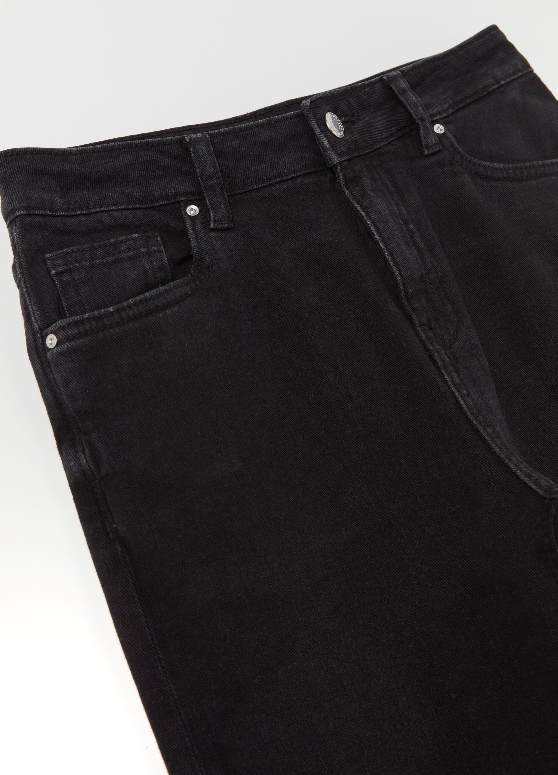 Straight-fit stretch jeans with five pockets