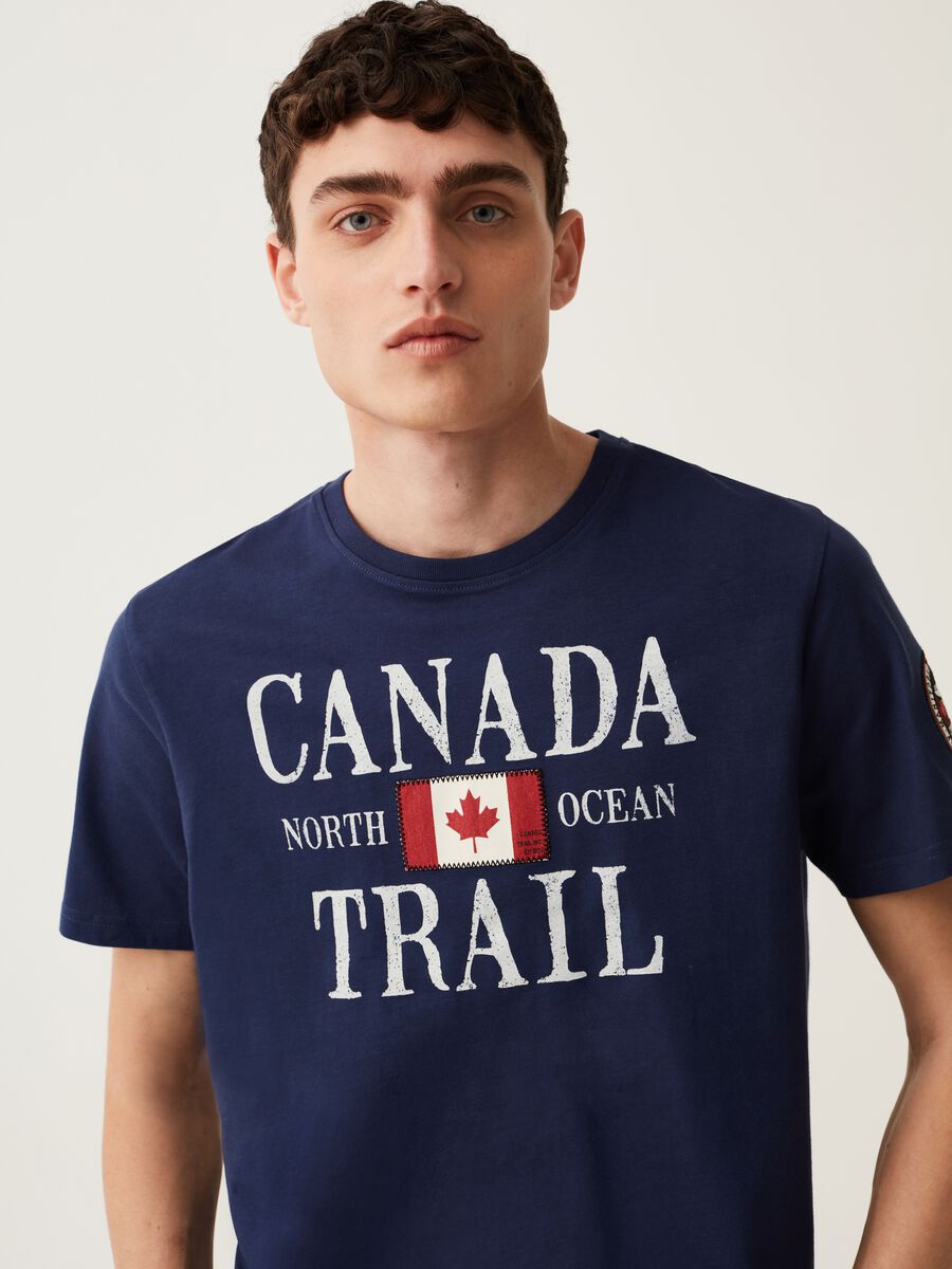 T-shirt con stampa e patch Canada Trail_1