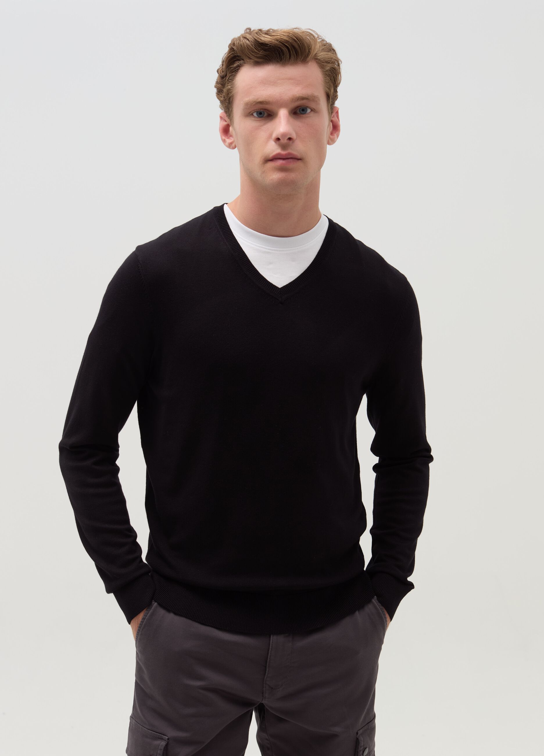 V-neck pullover