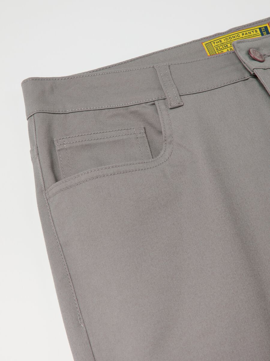 Slim-fit twill trousers with five pockets_5