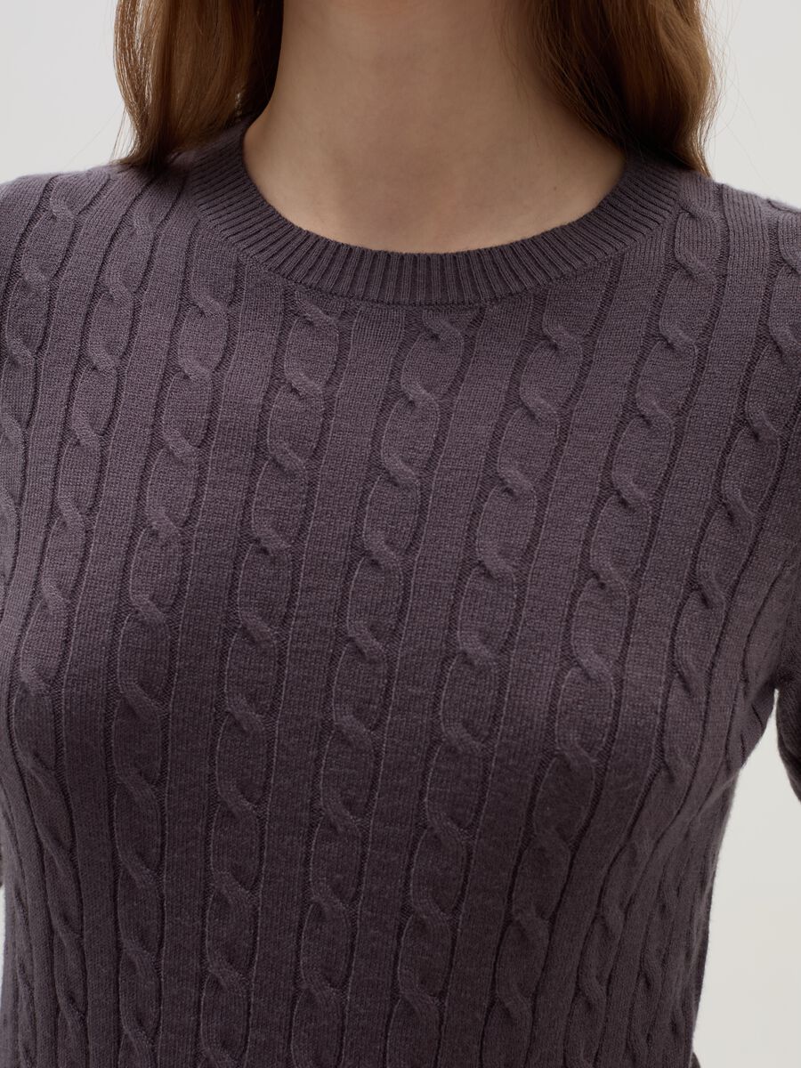 Ribbed pullover with cable-knit design_3