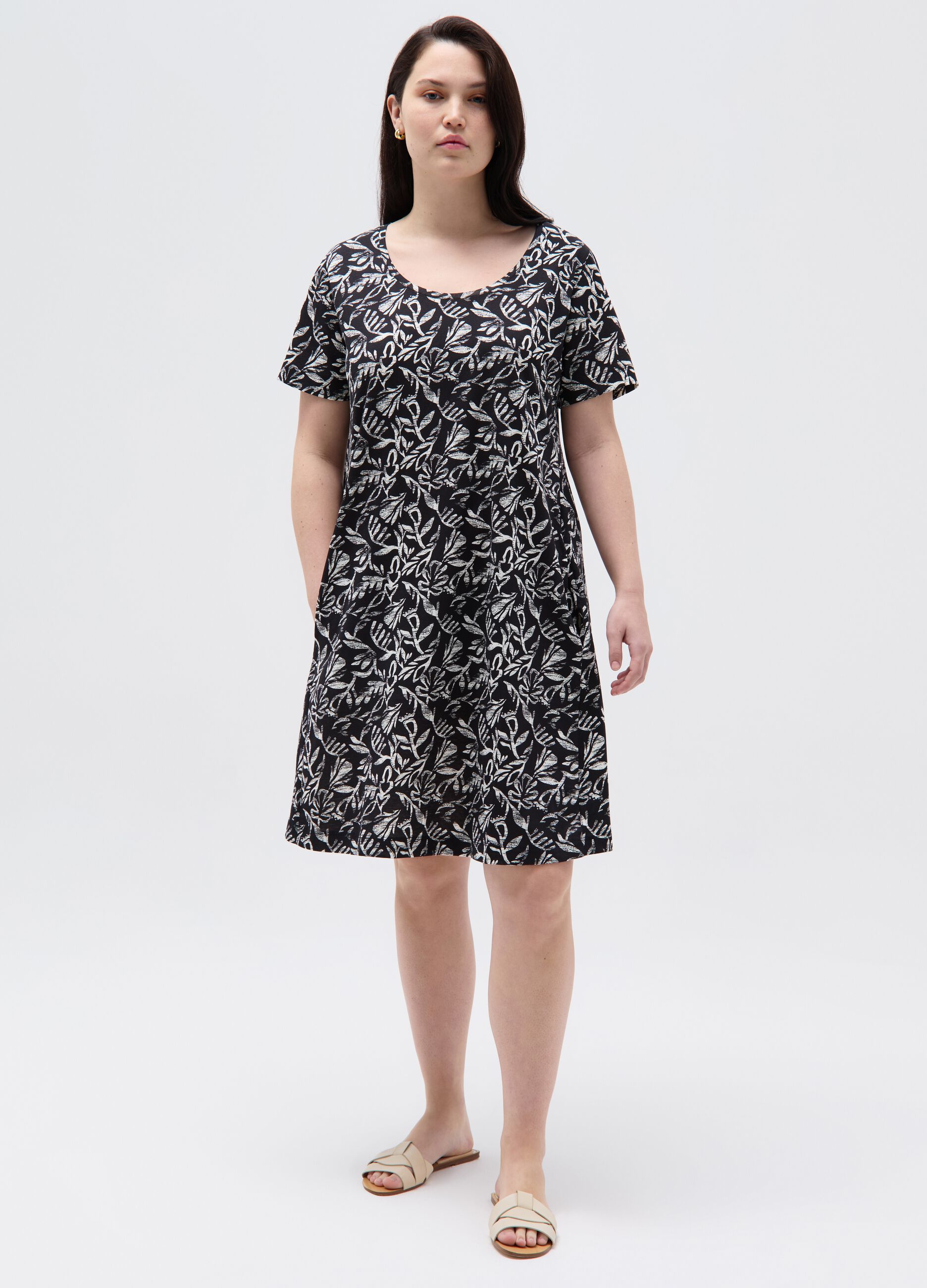 Curvy short dress with all-over print