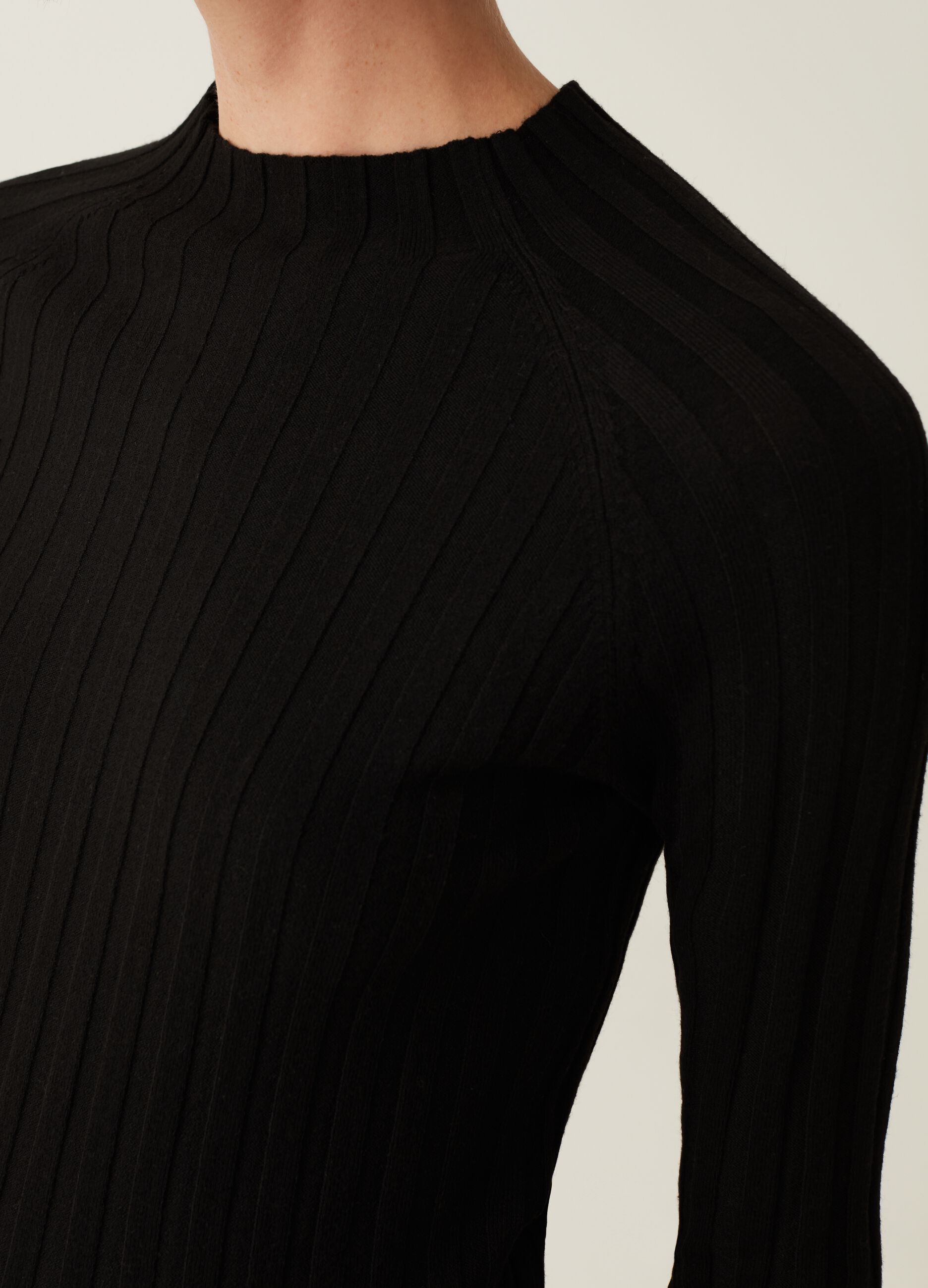 Flat-ribbed top with mock neck