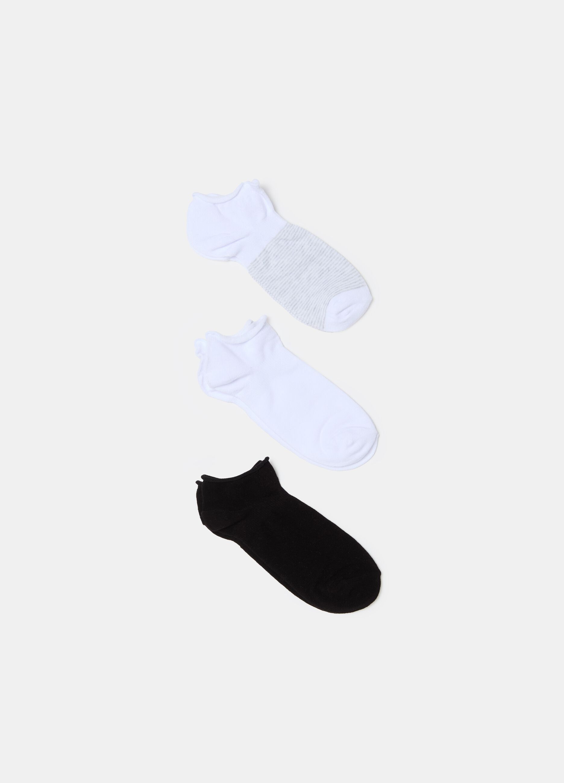 Three-pair pack shoe liners with wavy hem