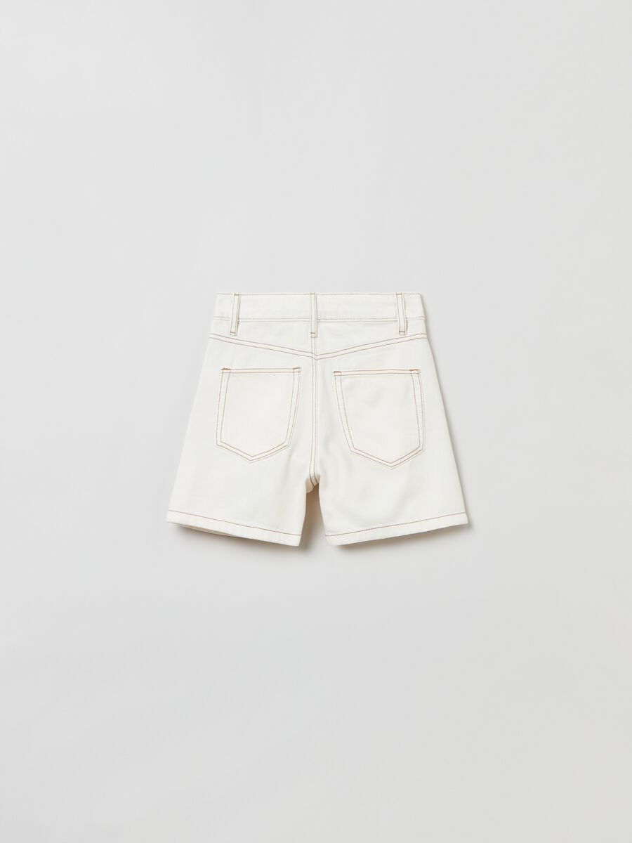 Denim shorts with contrasting stitching_1