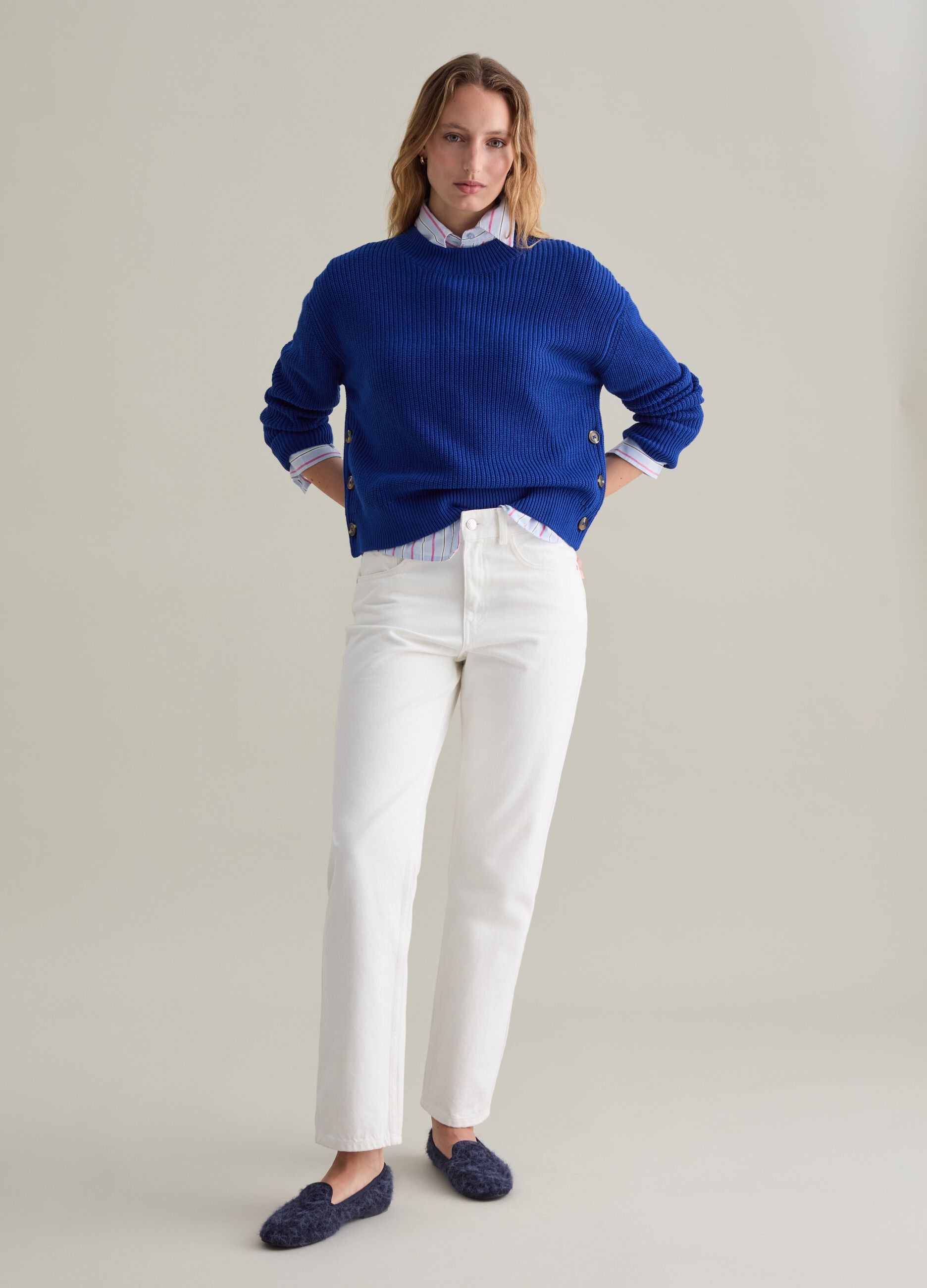 Ribbed pullover with buttons