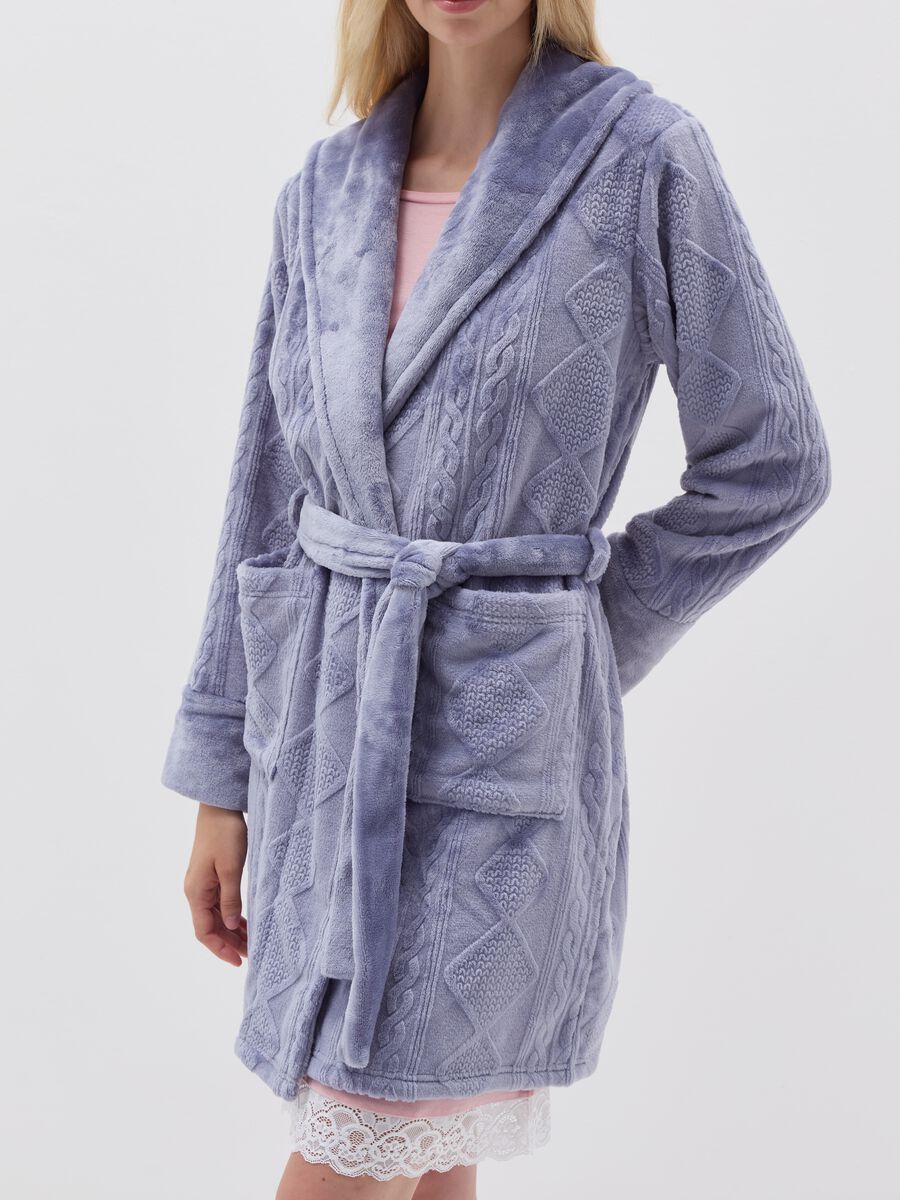 Short cable-knit dressing gown with diamond motif_1