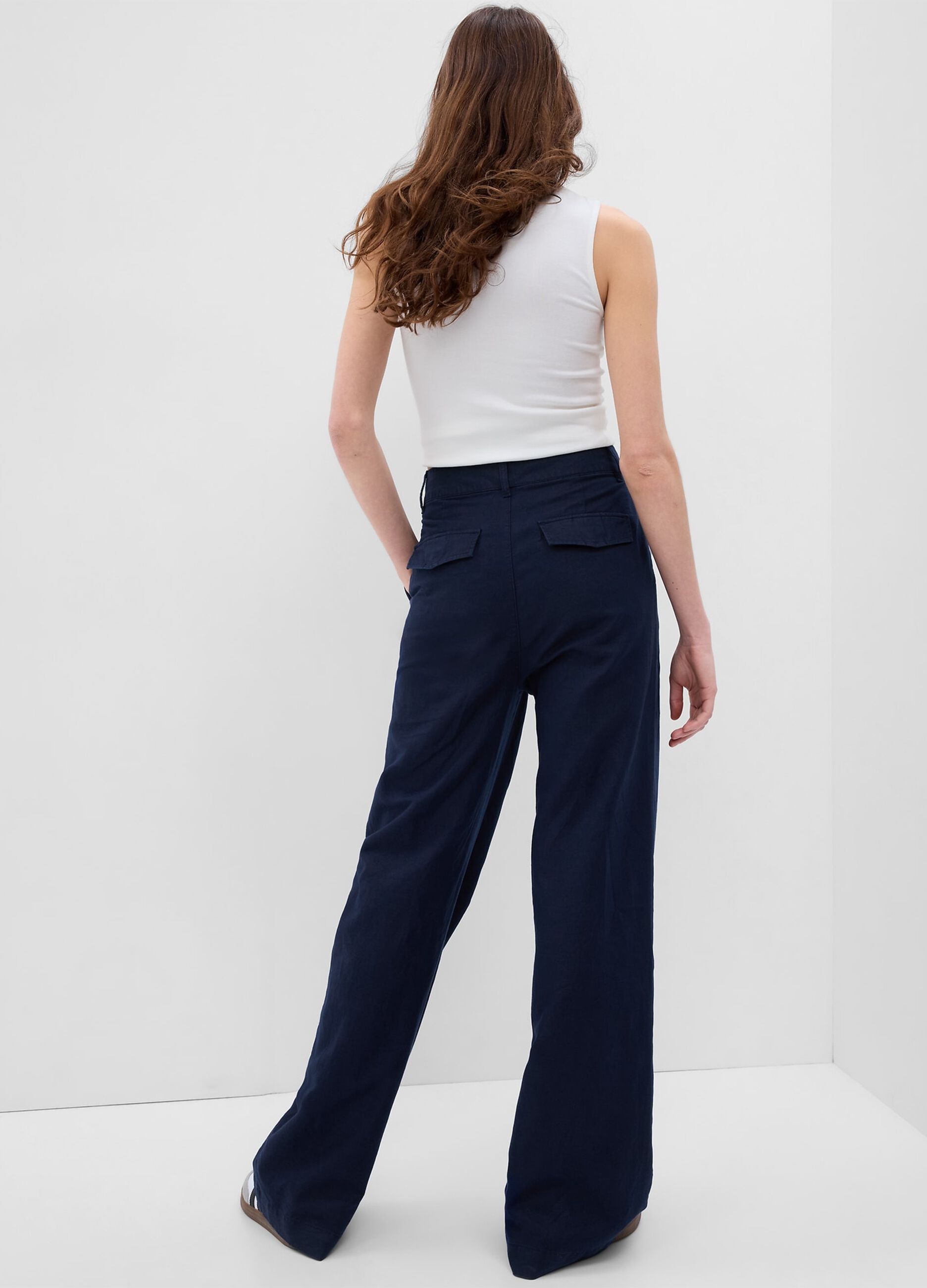 Wide-leg trousers with darts