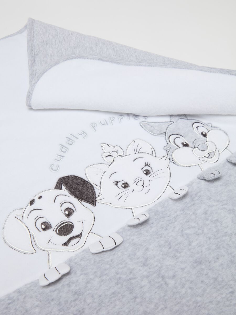 Blanket in velour with 101 Dalmatians embroidery_2