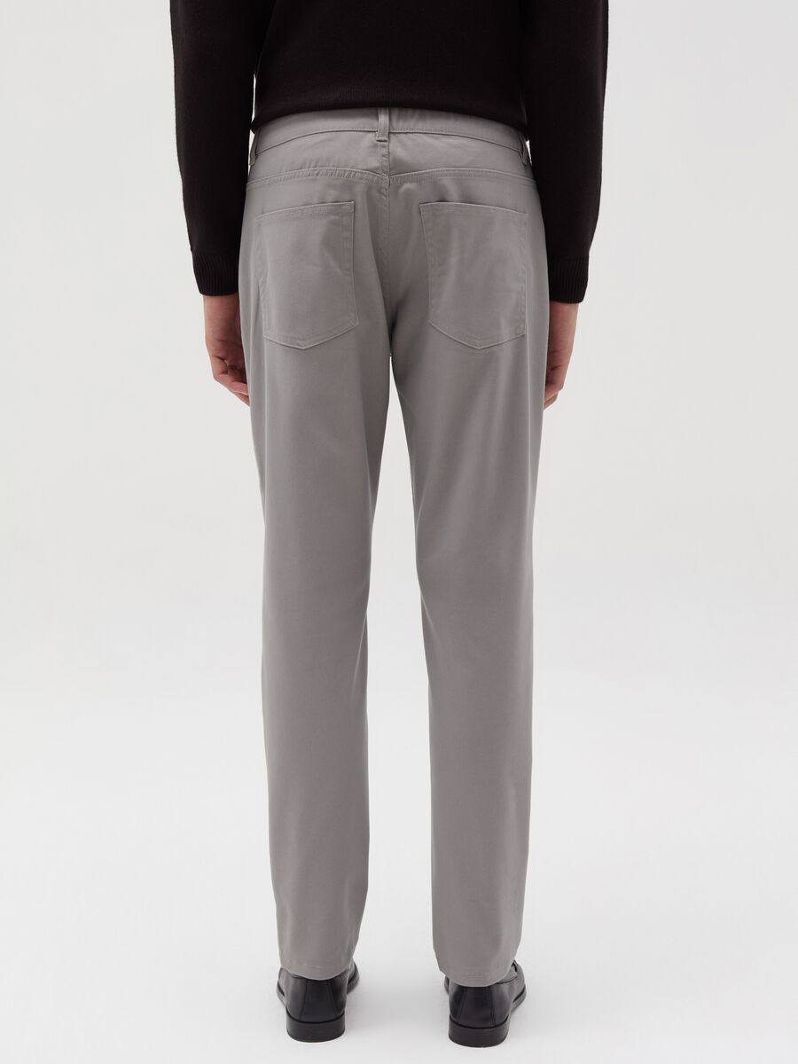 Slim-fit twill trousers with five pockets_2