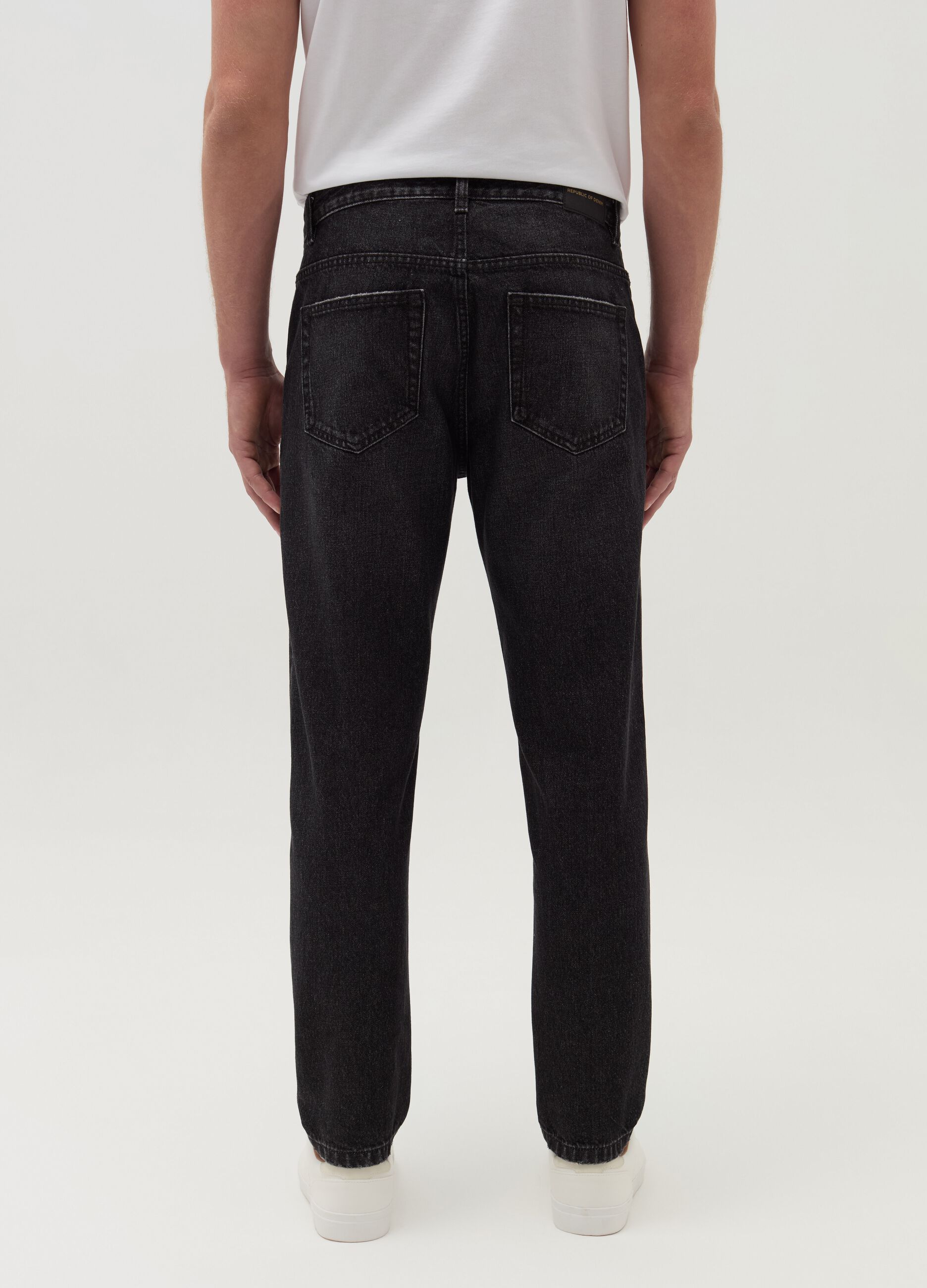 Relaxed-fit jeans with five pockets