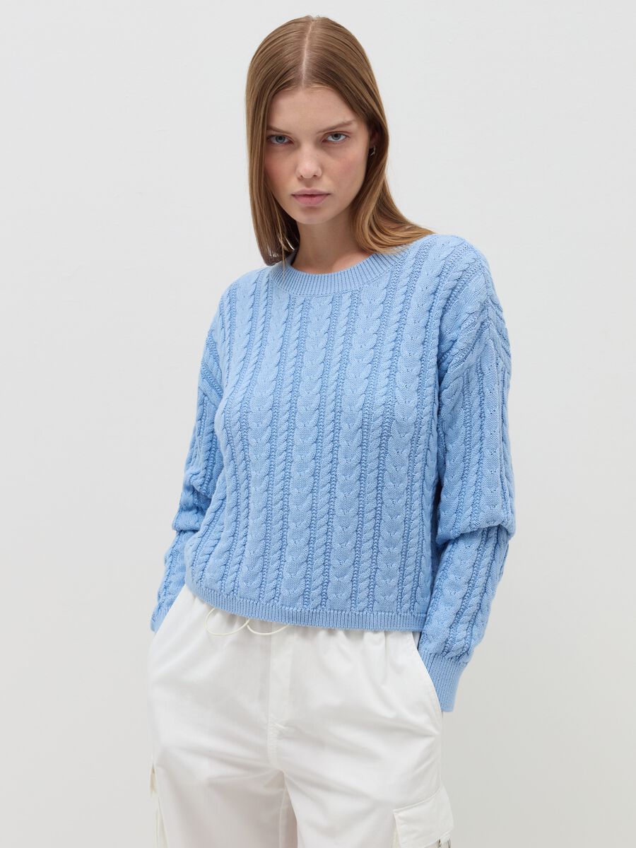 Cropped pullover with cable-knit design_1