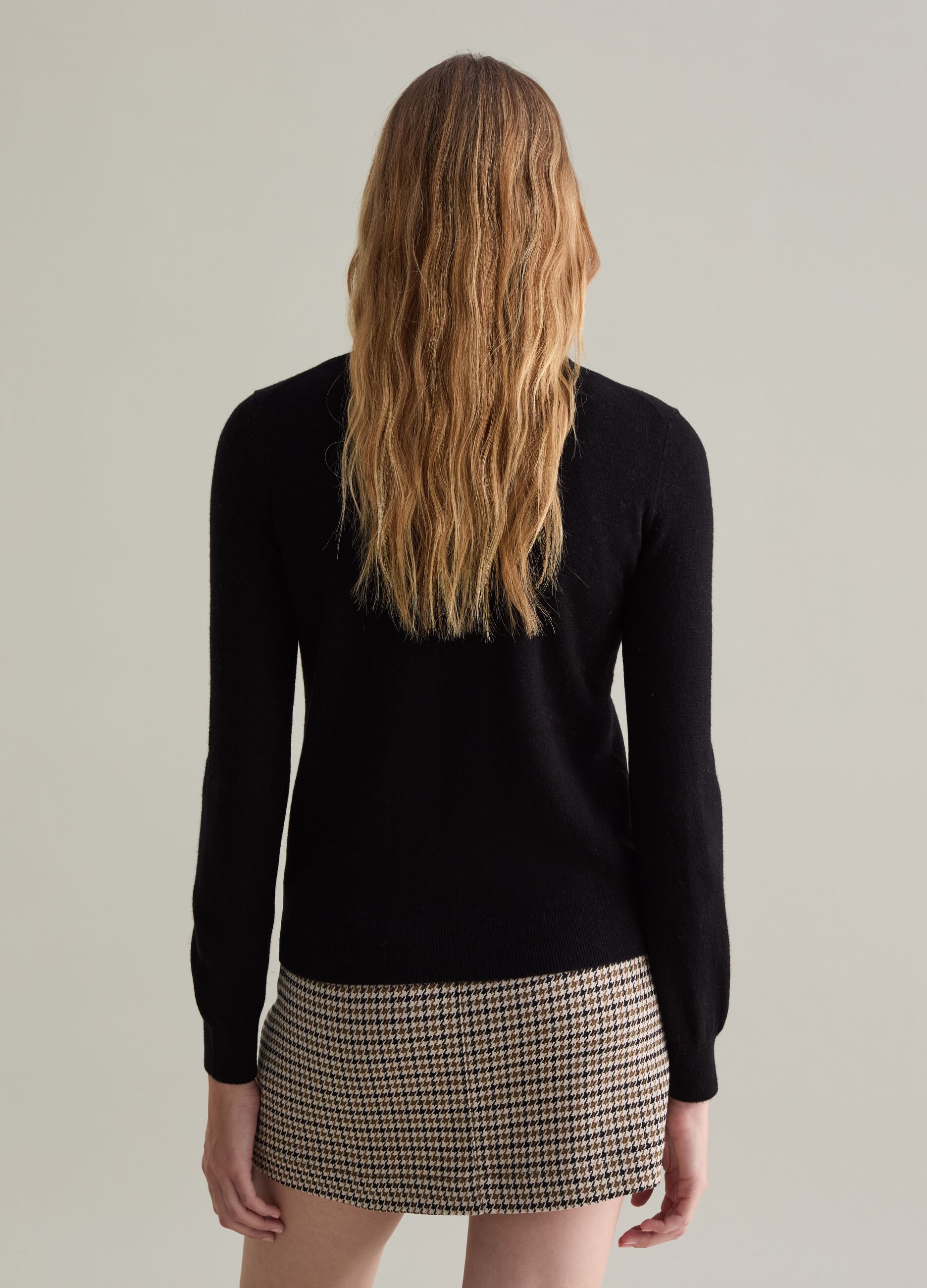 Wool pullover with round neck