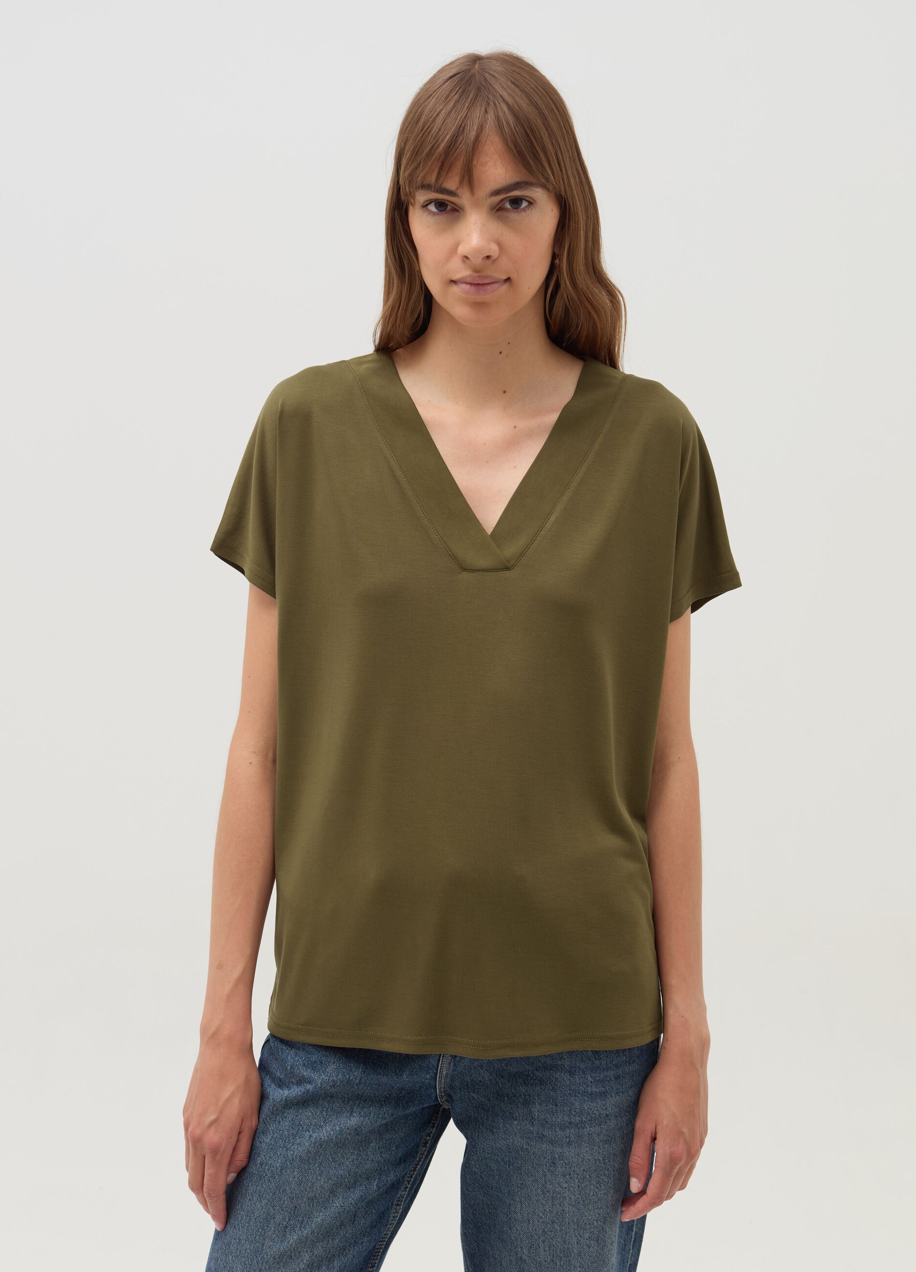 T-shirt with V neck and kimono sleeves