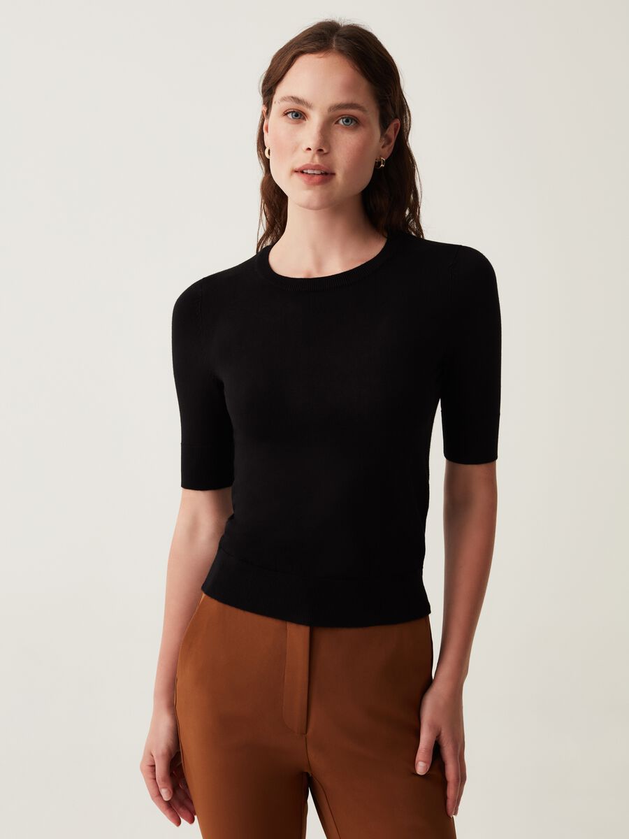 Short-sleeved top with round neck_0