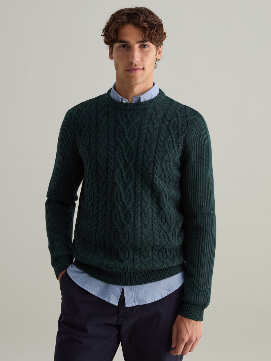 Pullover with cable-knit design_1