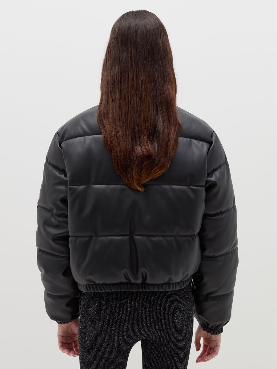 Glossy-effect crop down jacket with high neck_3